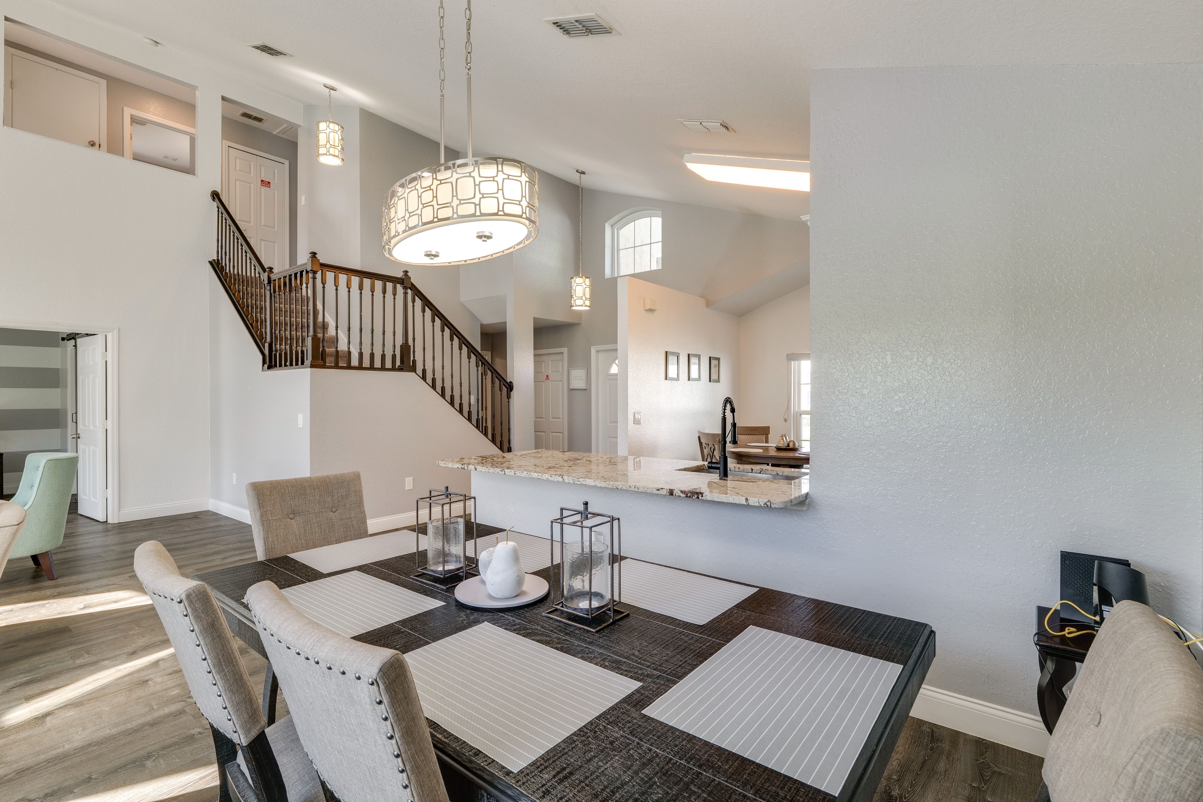 Dining Area | Dishware/Flatware Provided