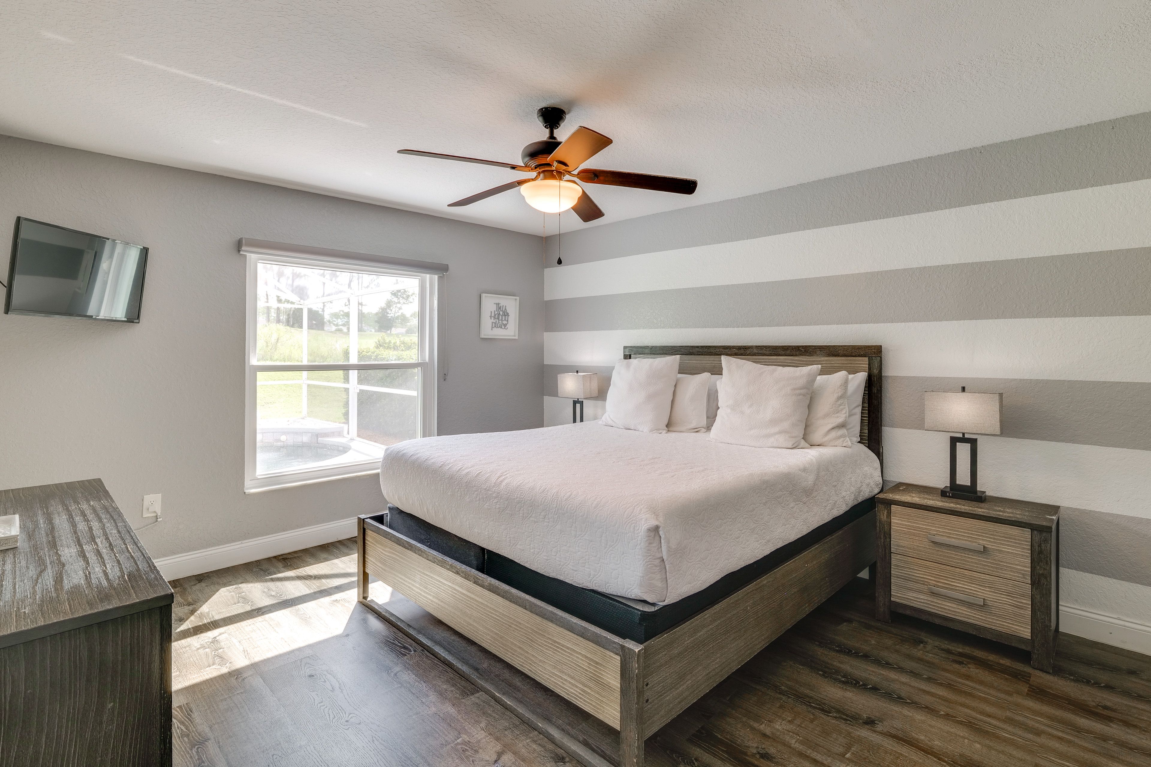Bedroom 1 | King Bed | 1st Floor | Linens Provided