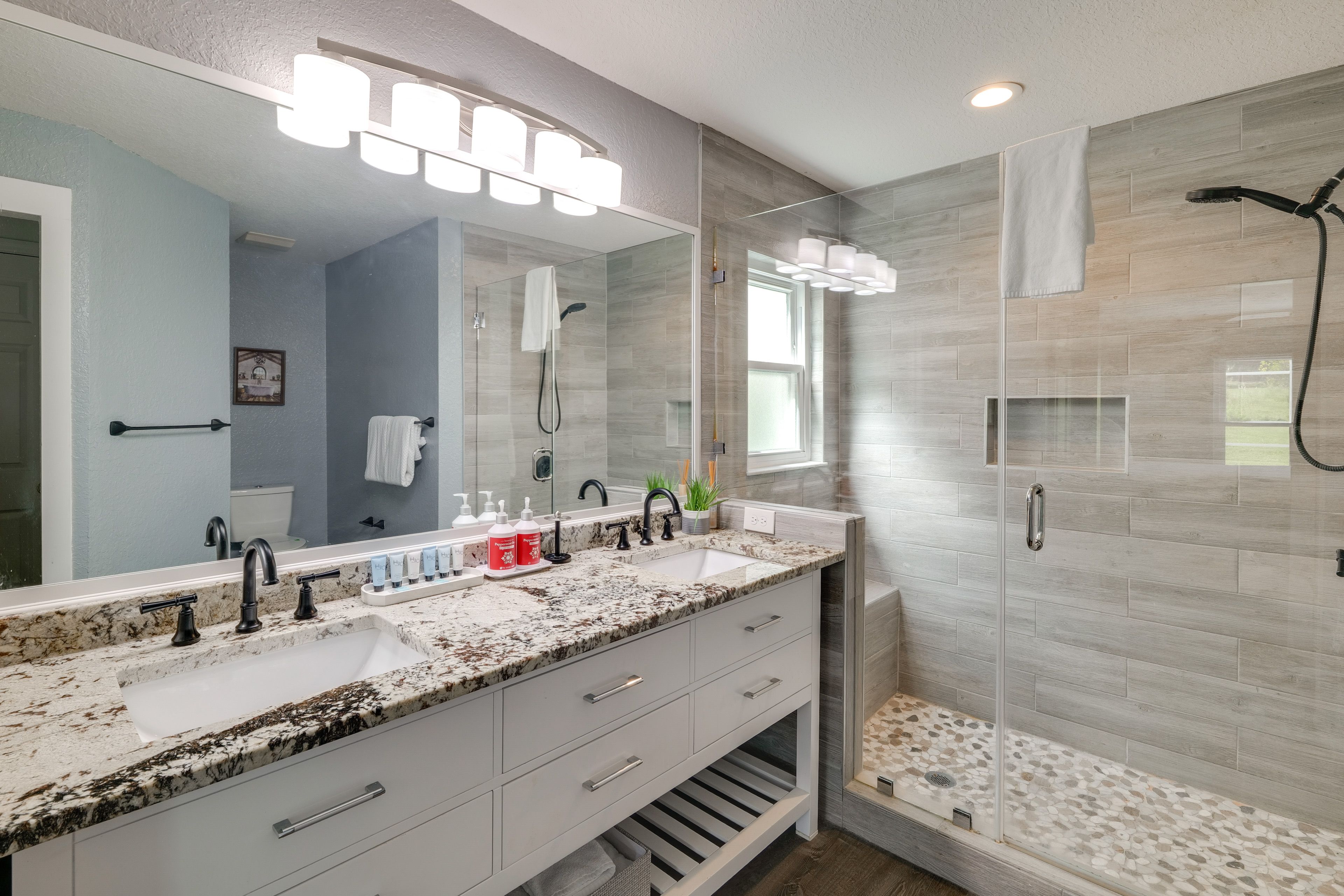 En-Suite Bathroom | 1st Floor | Toiletries Provided