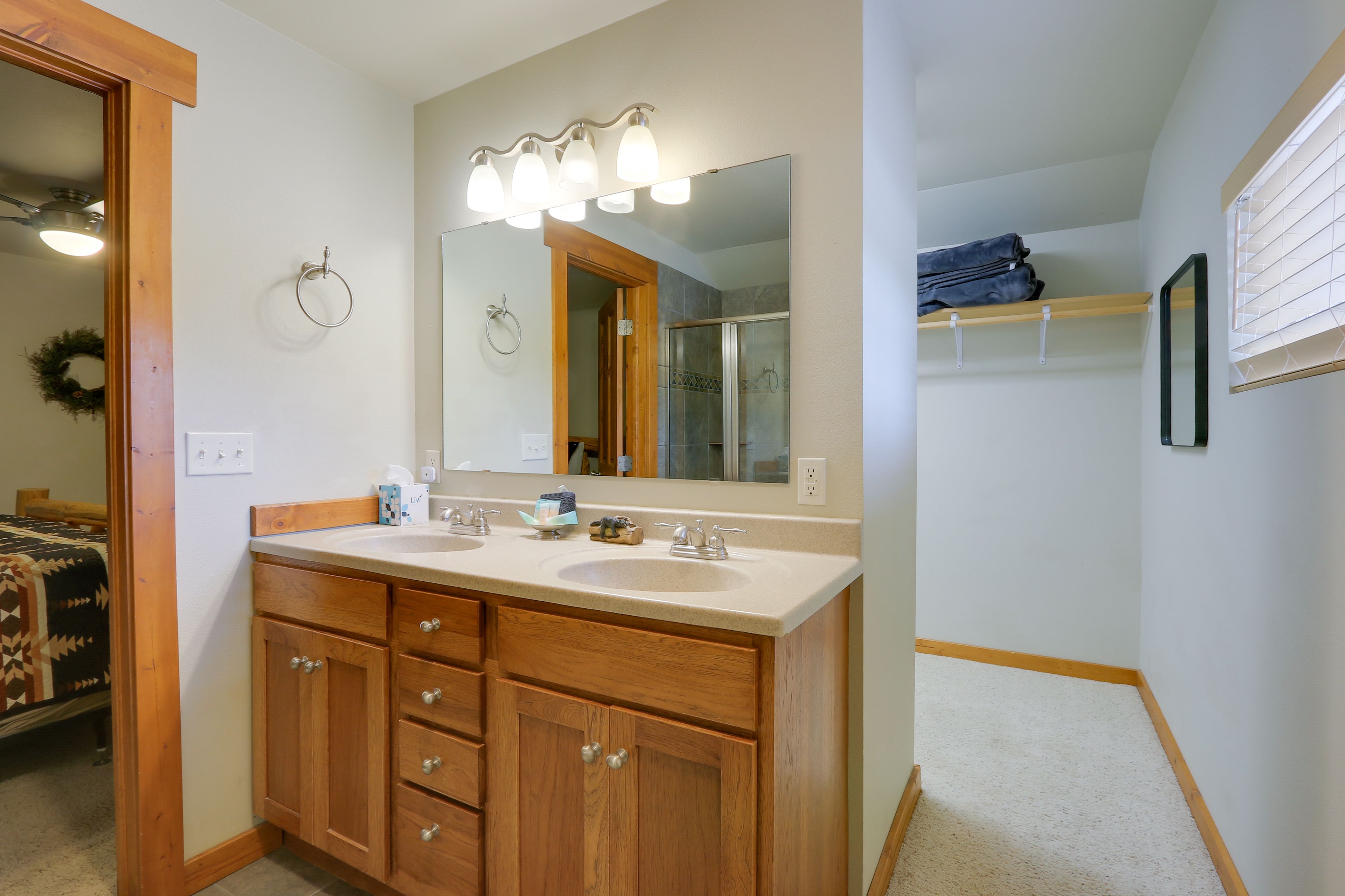 En-Suite Bathroom | Towels & Linens Provided