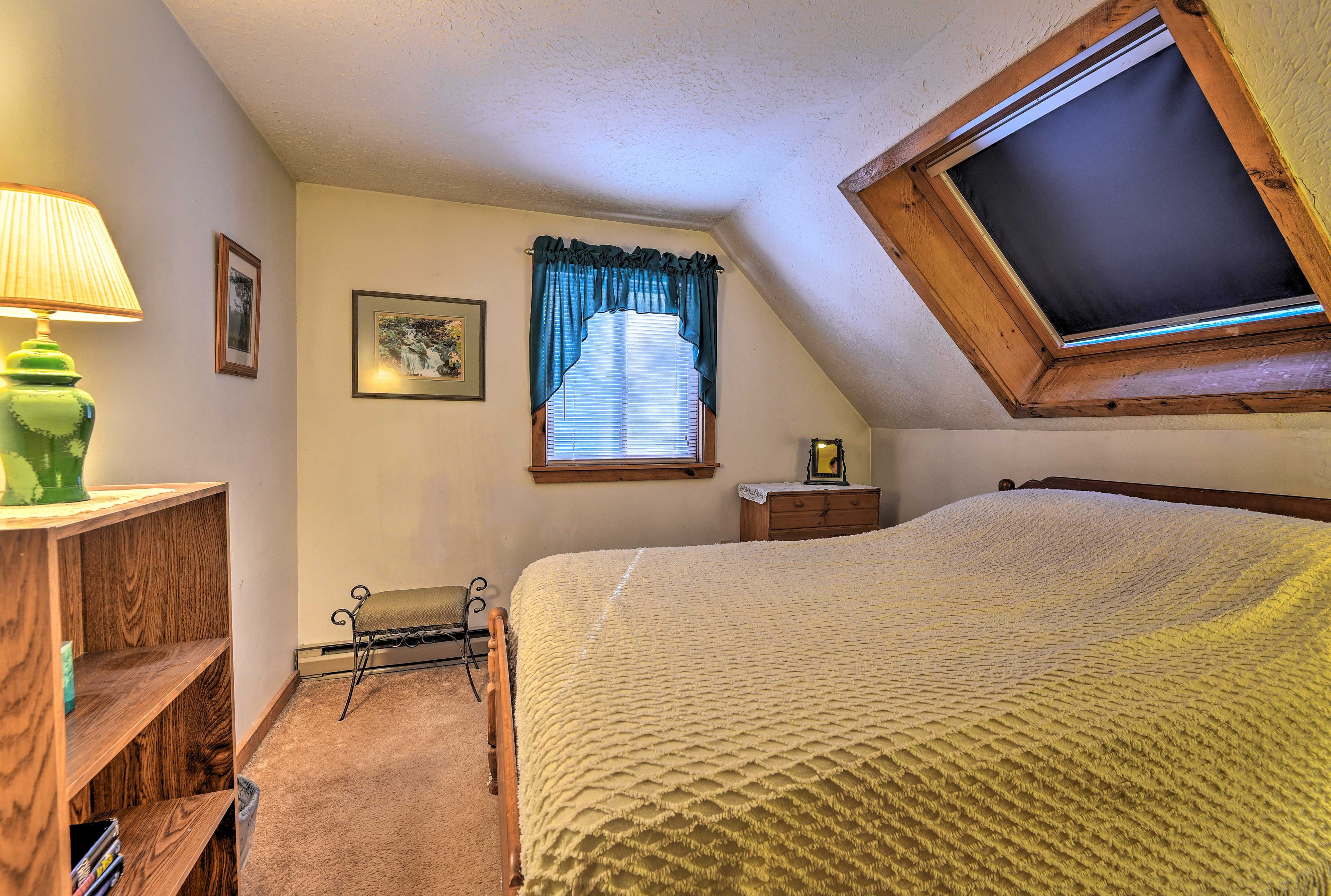 Bedroom 2 | Queen Bed | Linens Provided
