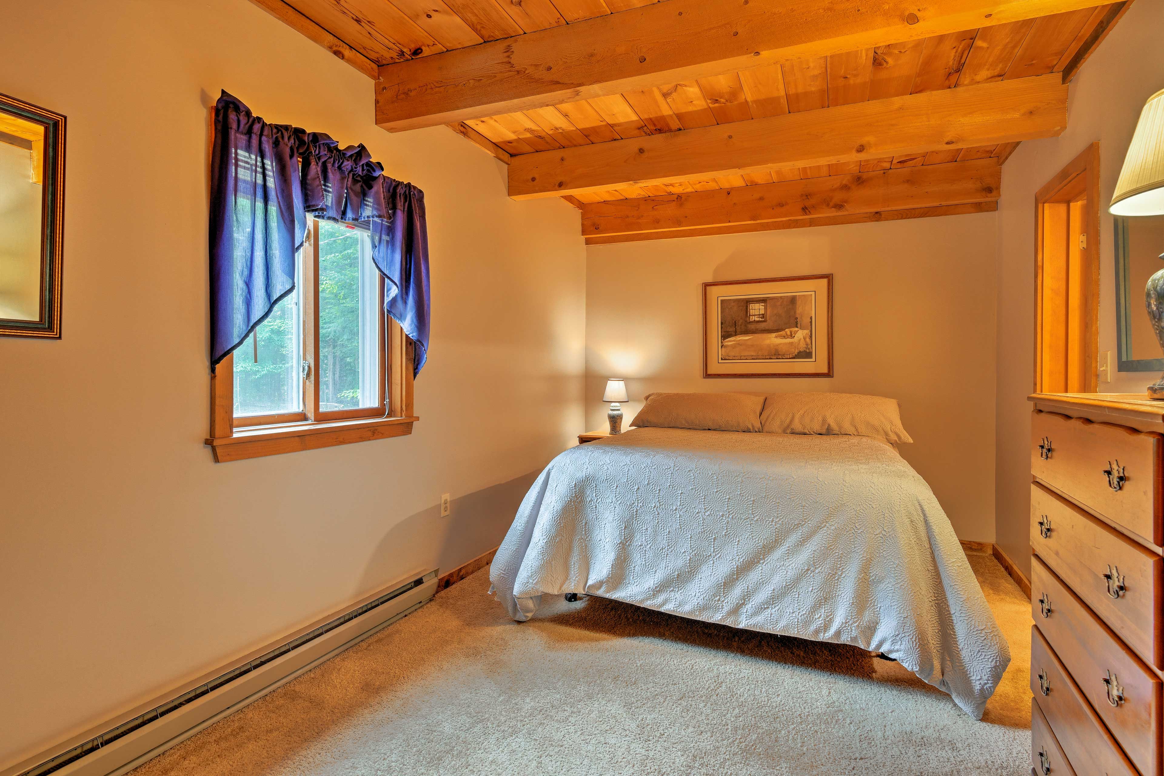 Bedroom 1 | Queen Bed