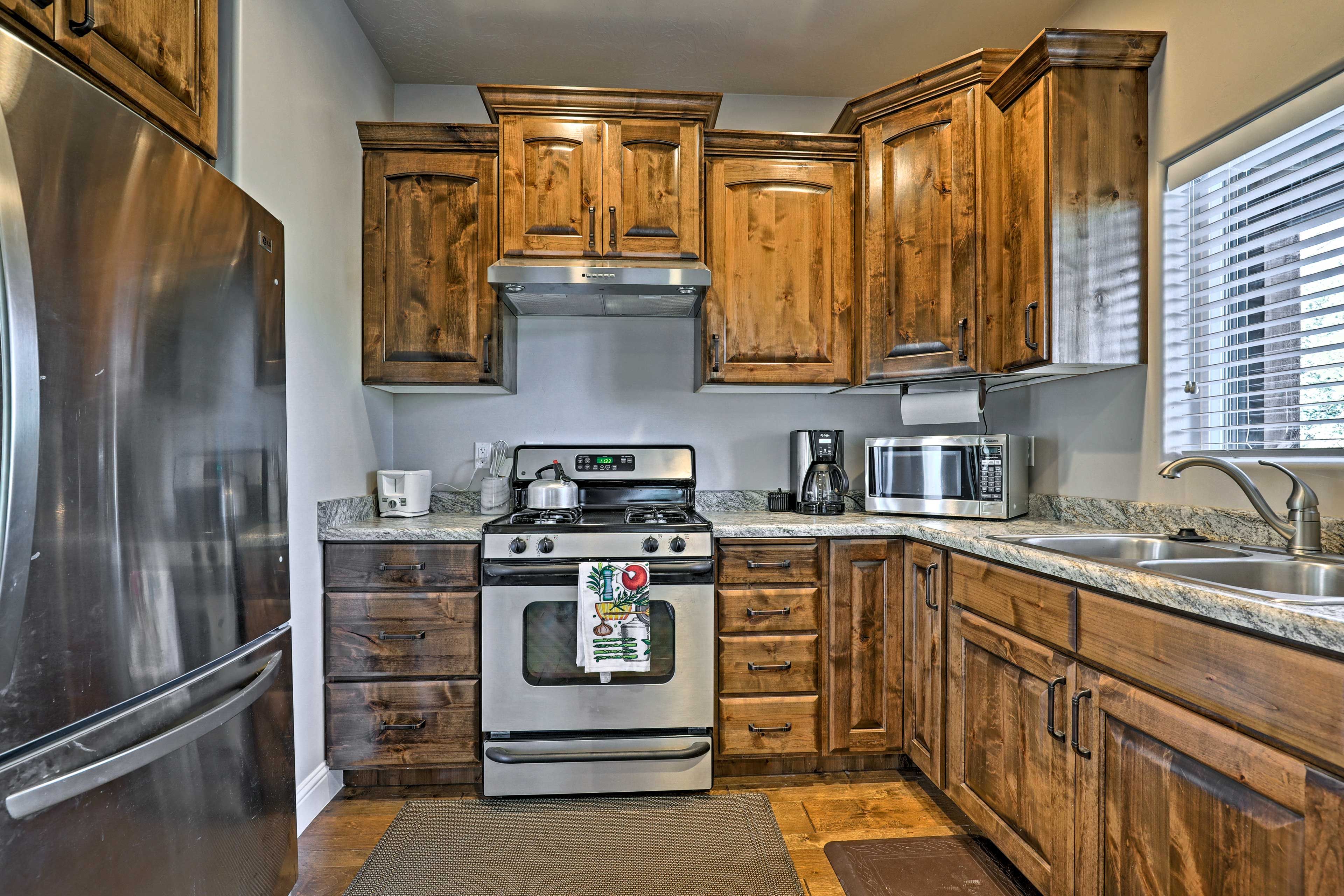 Kitchen | Dishwasher | Microwave | Coffee Maker