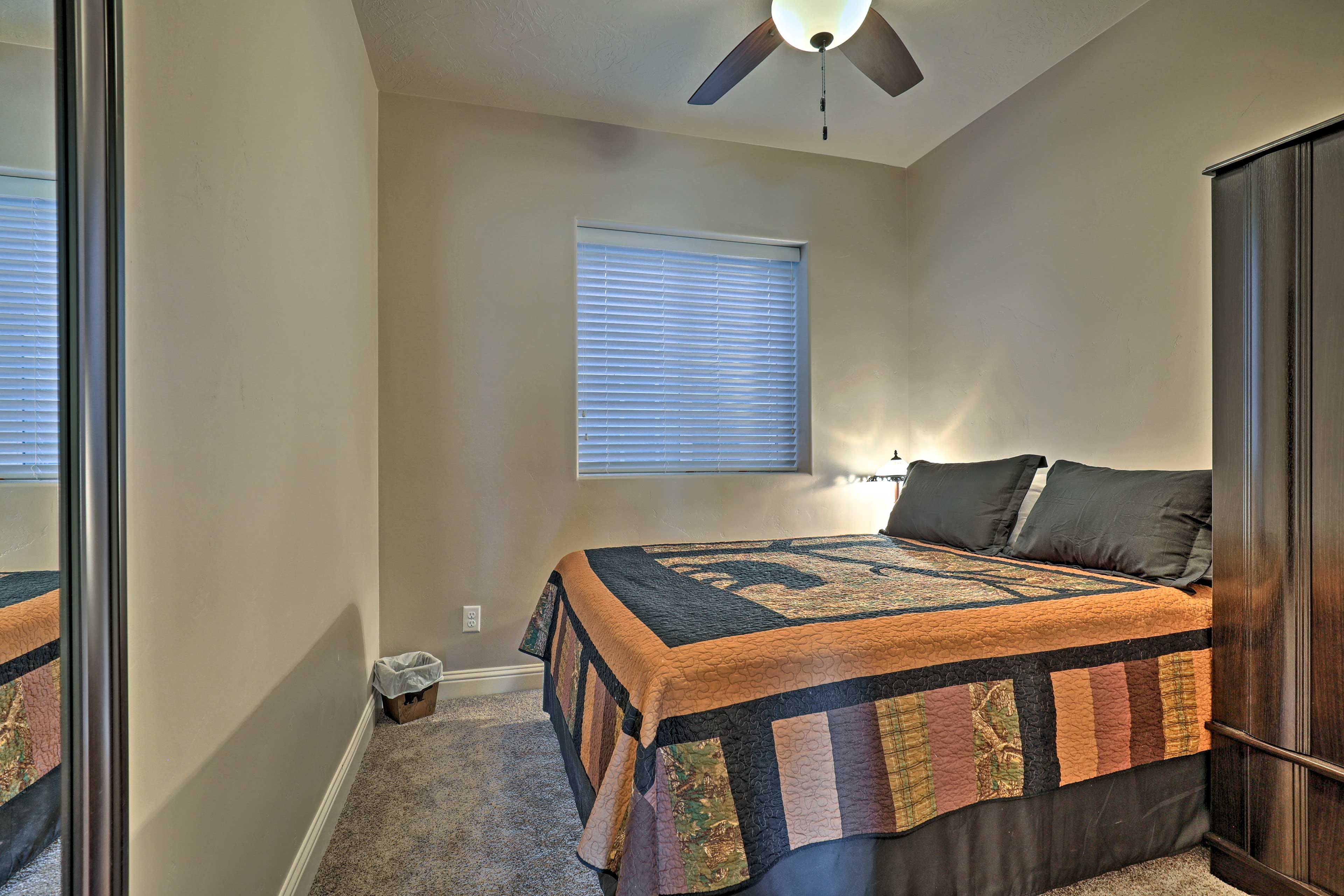 Bedroom 2 | Queen Bed