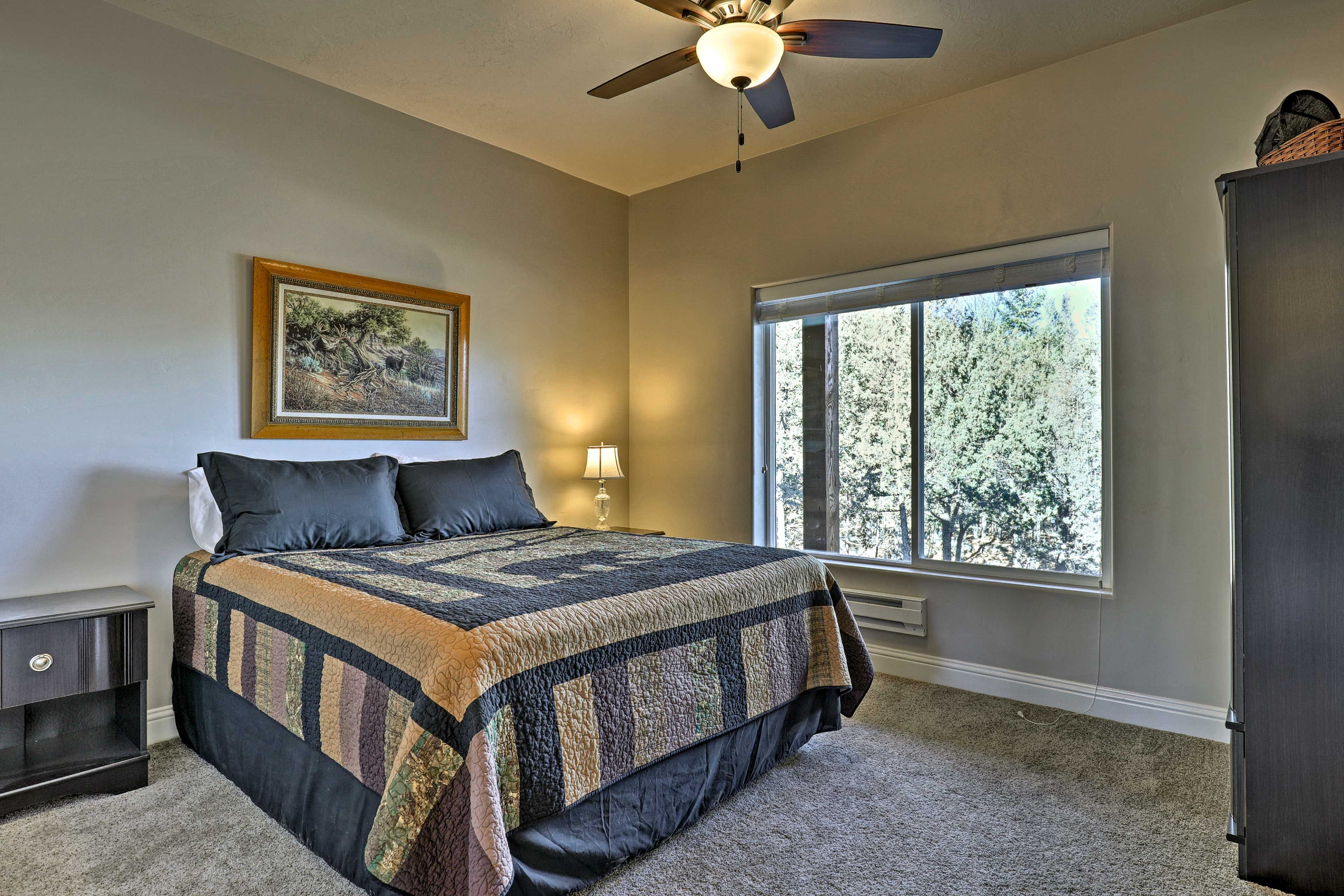 Bedroom 3 | Queen Bed