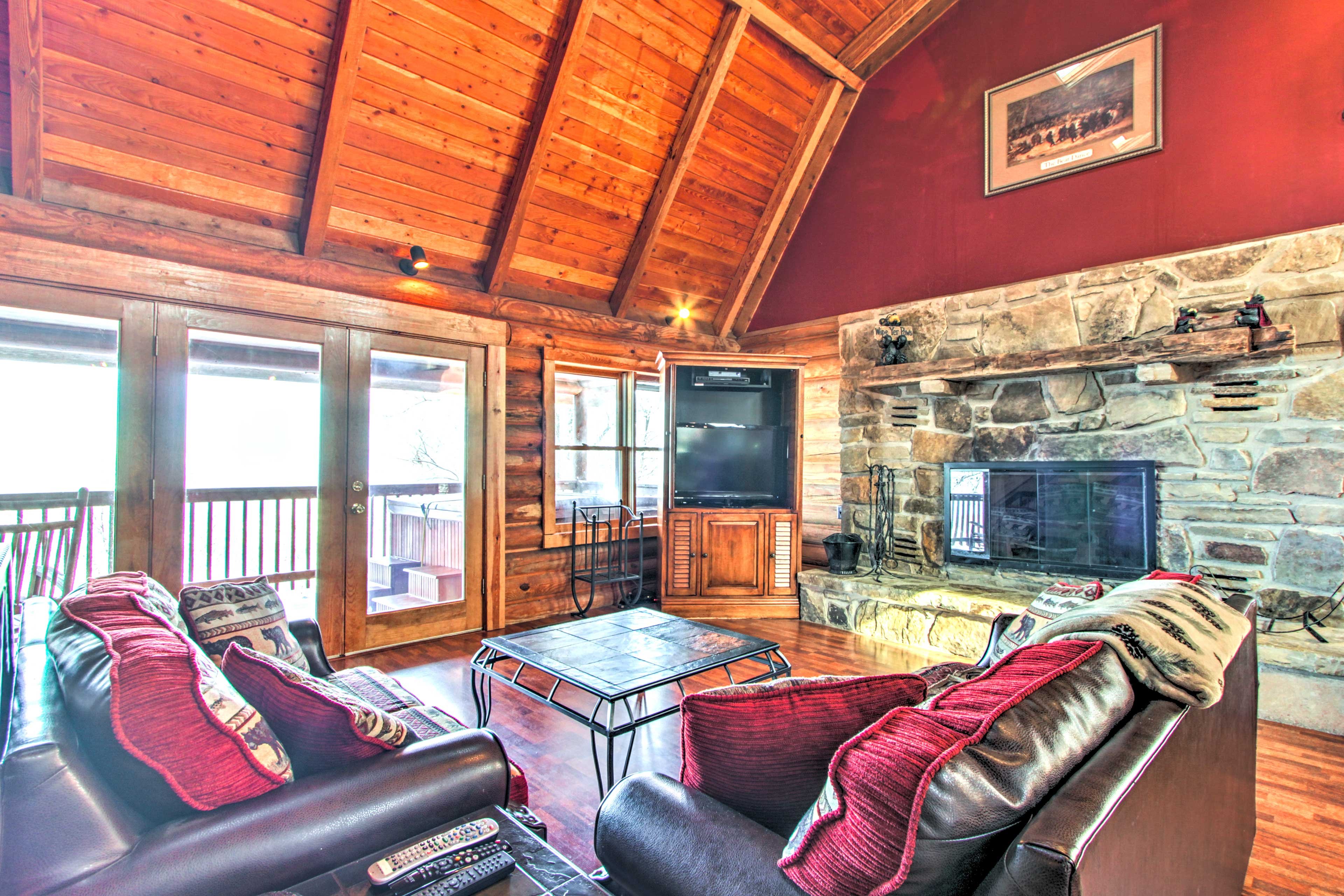 Living Room | Flat-Screen TV w/ Cable | DVD Player | Wood-Burning Fireplace