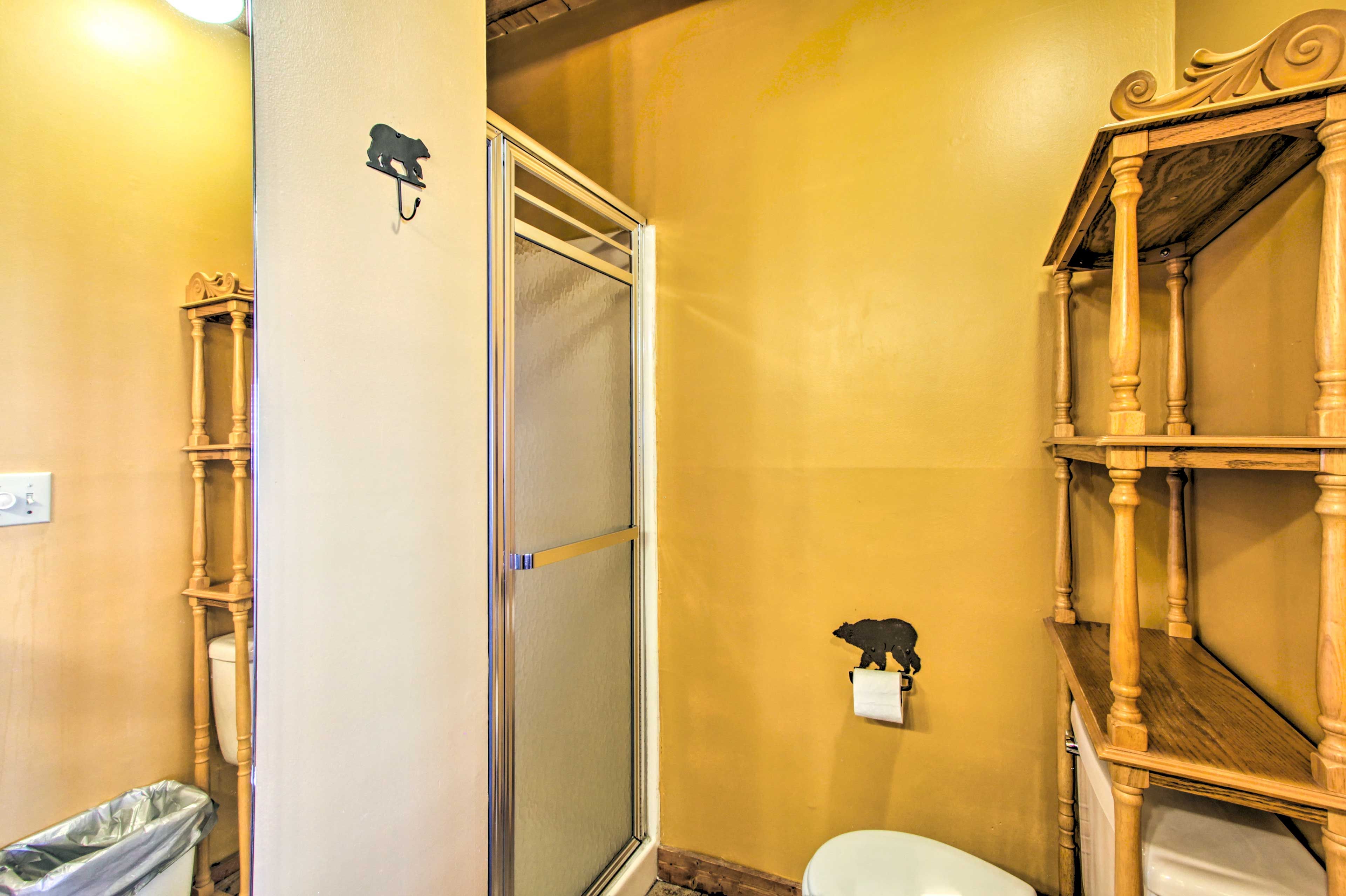 Full Bathroom | Towels Provided