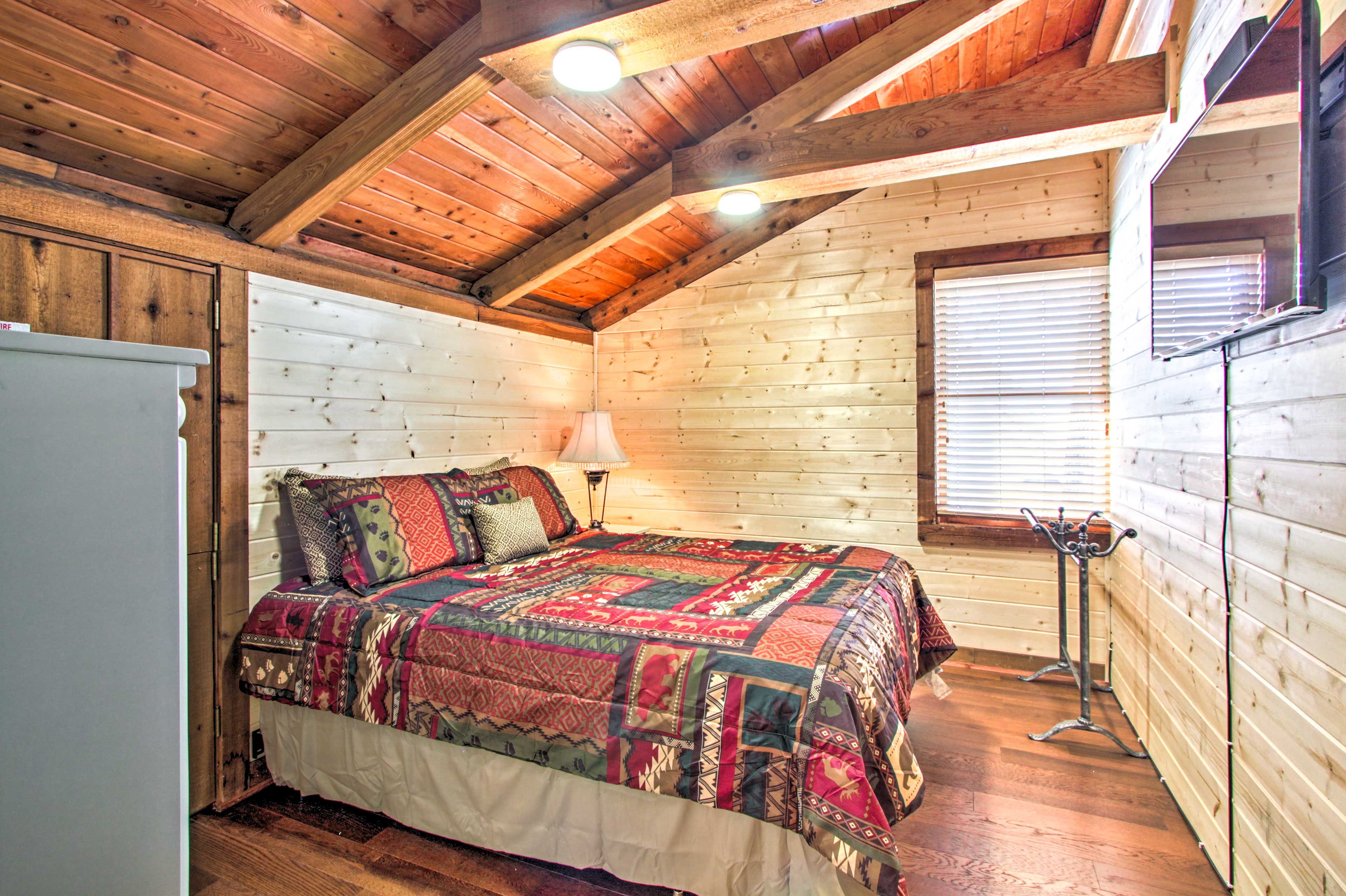 Bedroom 4 | Queen Bed
