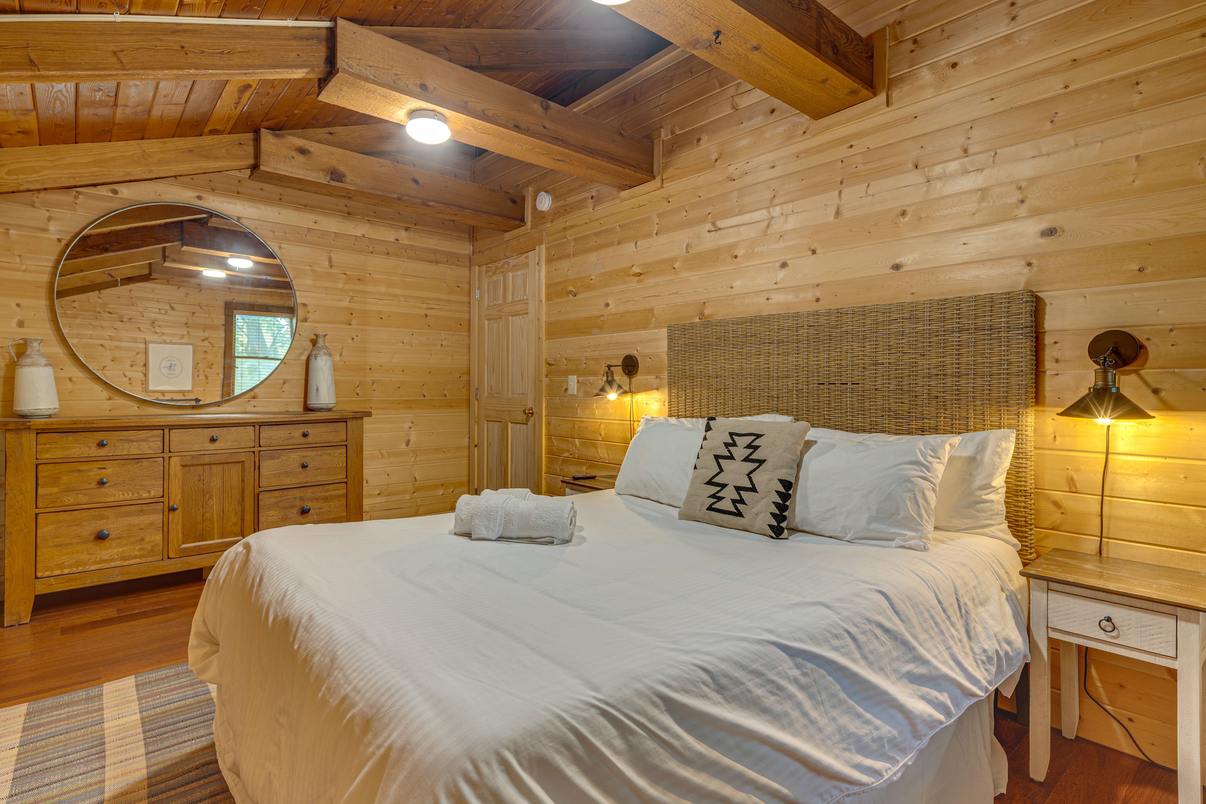 Bedroom 4 | Queen Bed