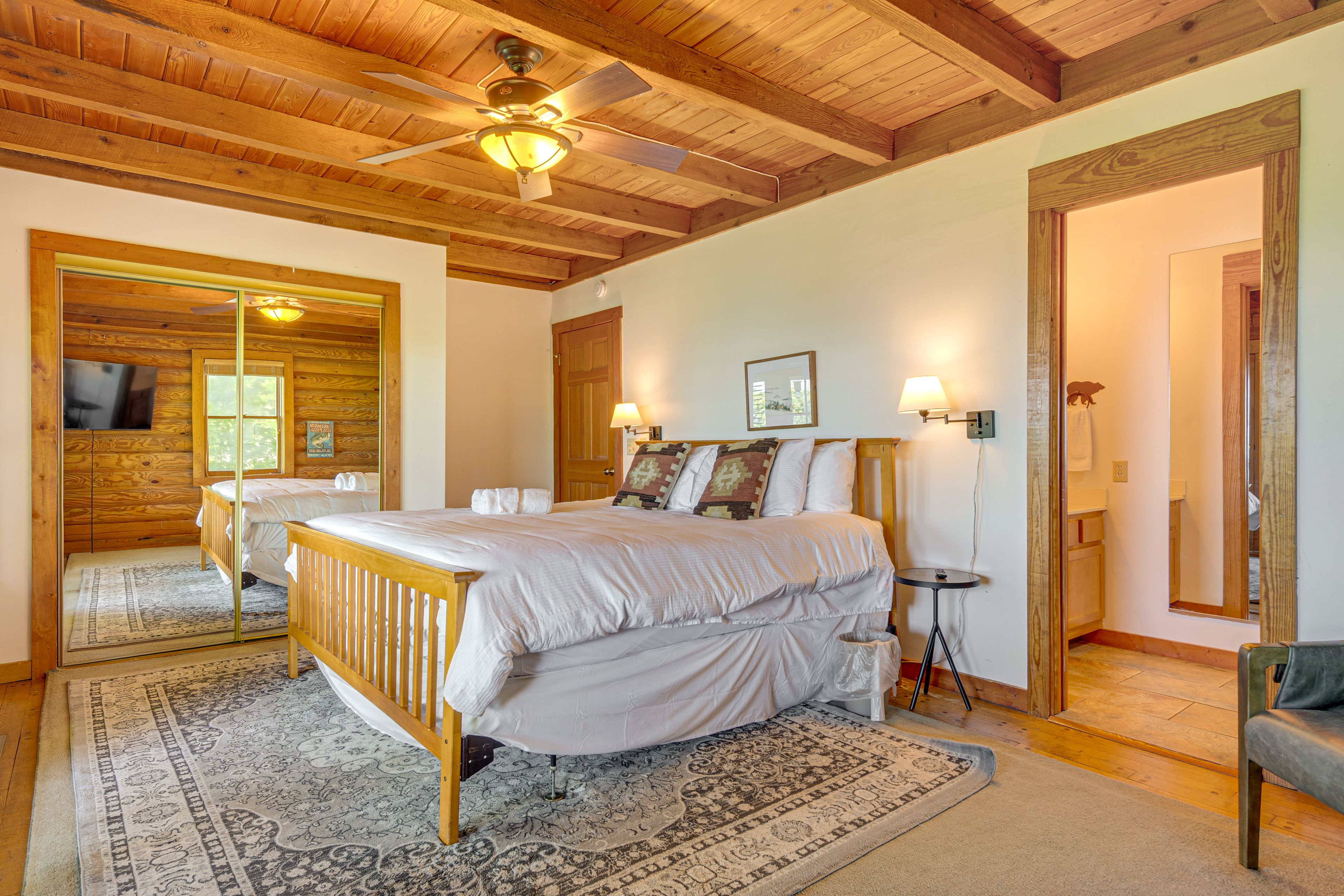 Bedroom 1 | King Bed