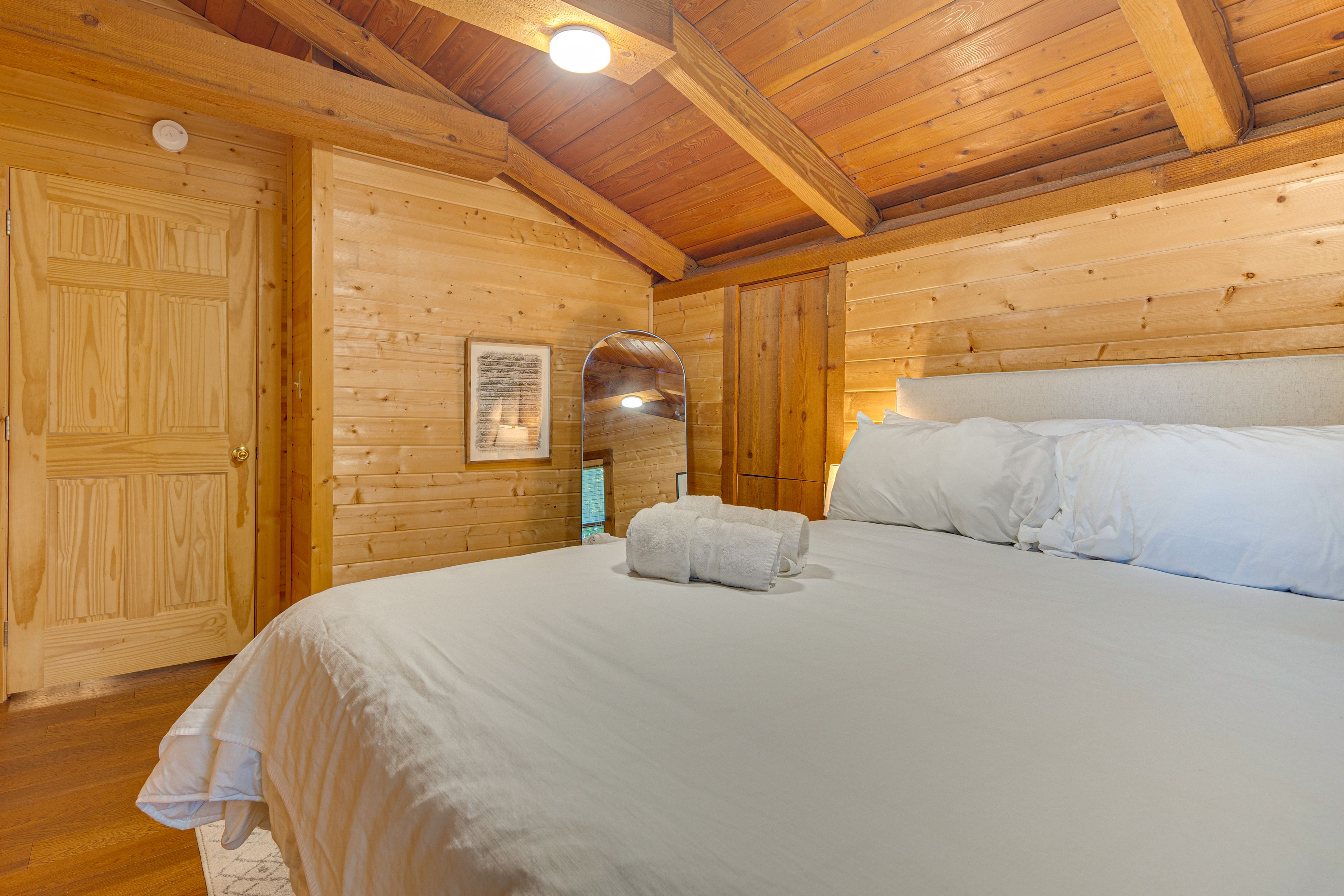 Bedroom 3 | Queen Bed