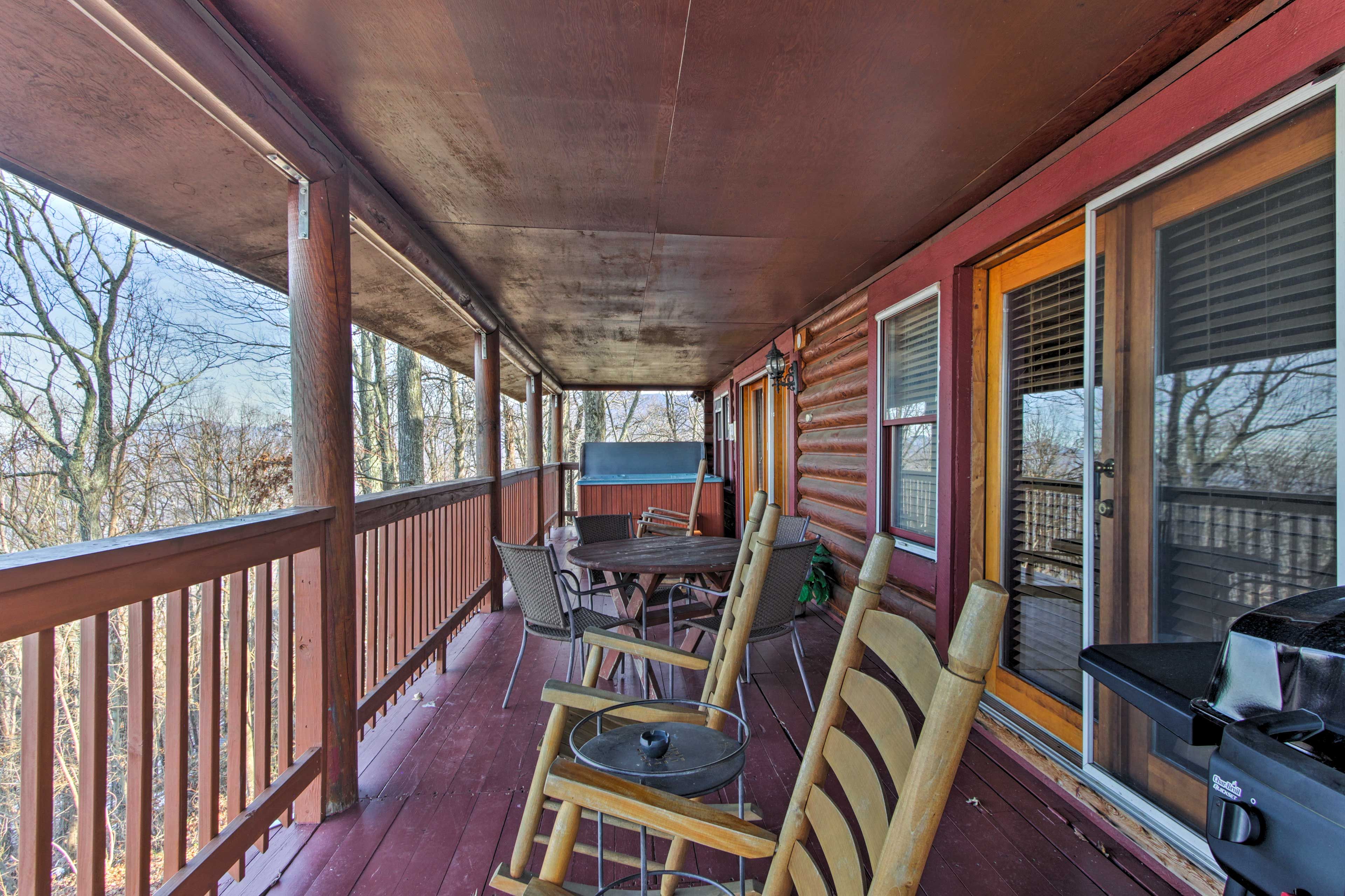 Private Deck | Hot Tub | Outdoor Dining | Gas Grill