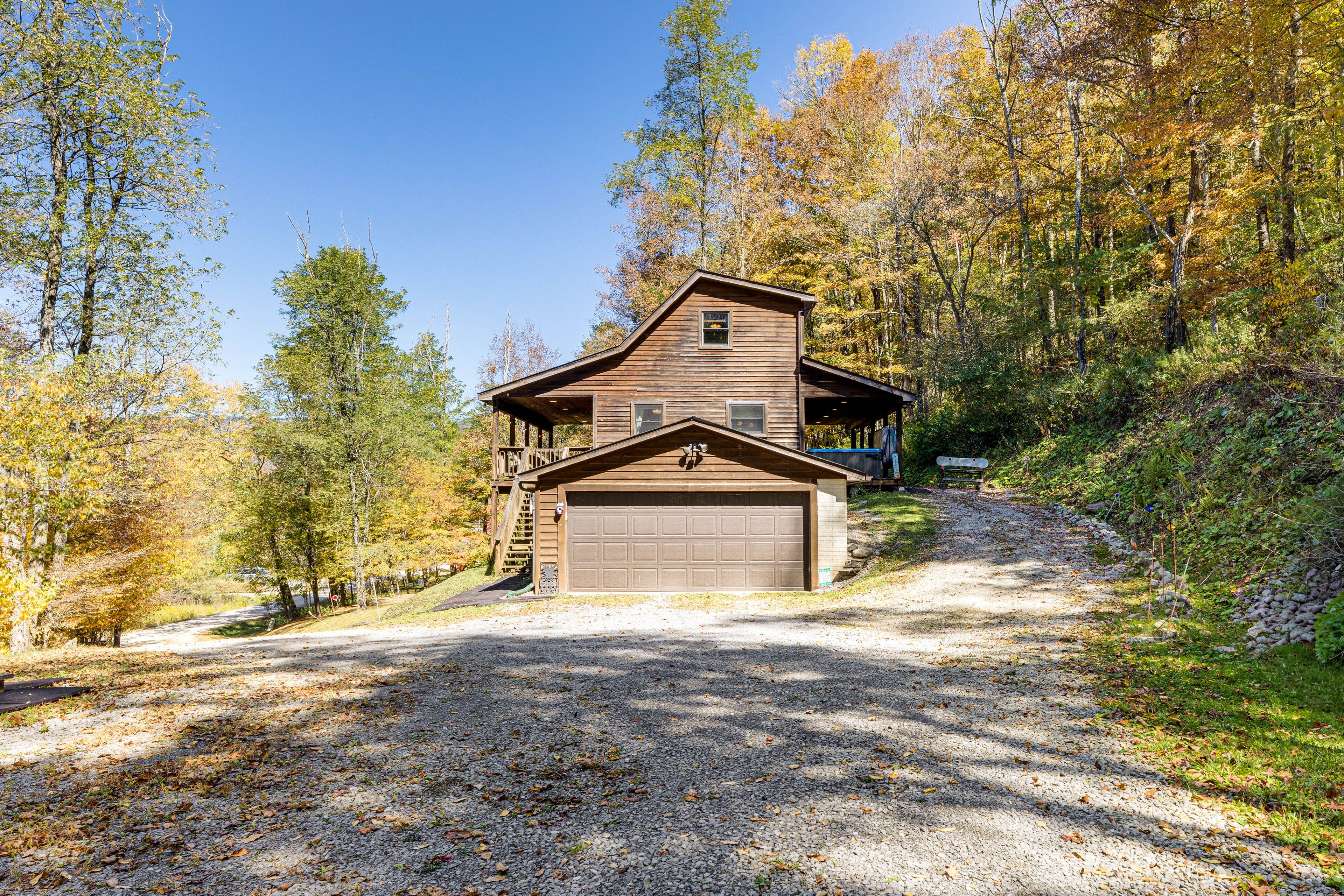 Parking | Driveway (3 Vehicles) | 4WD/AWD Recommended