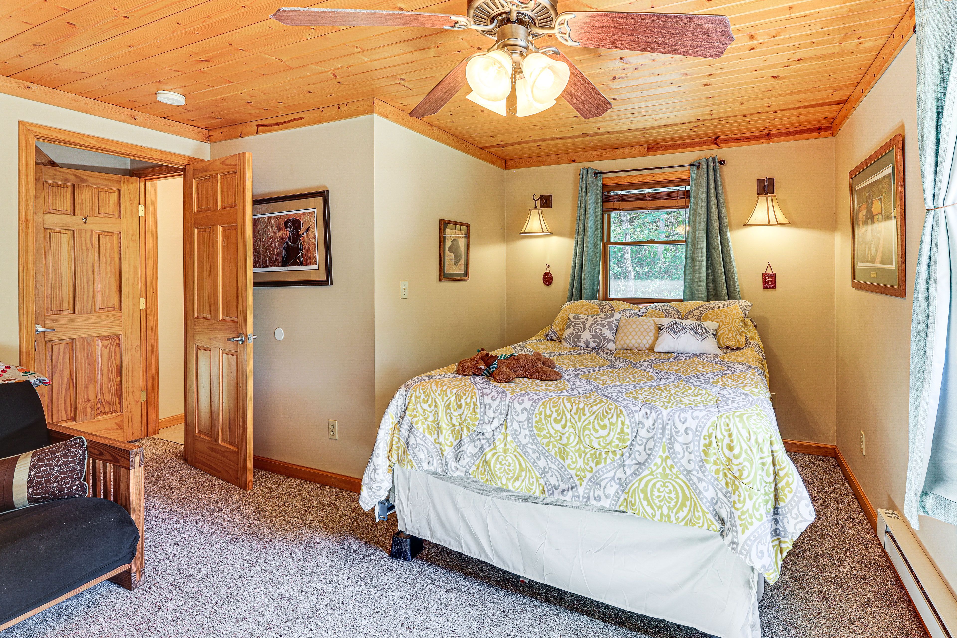 Bedroom 2 | Queen Bed | Futon | 2nd Floor