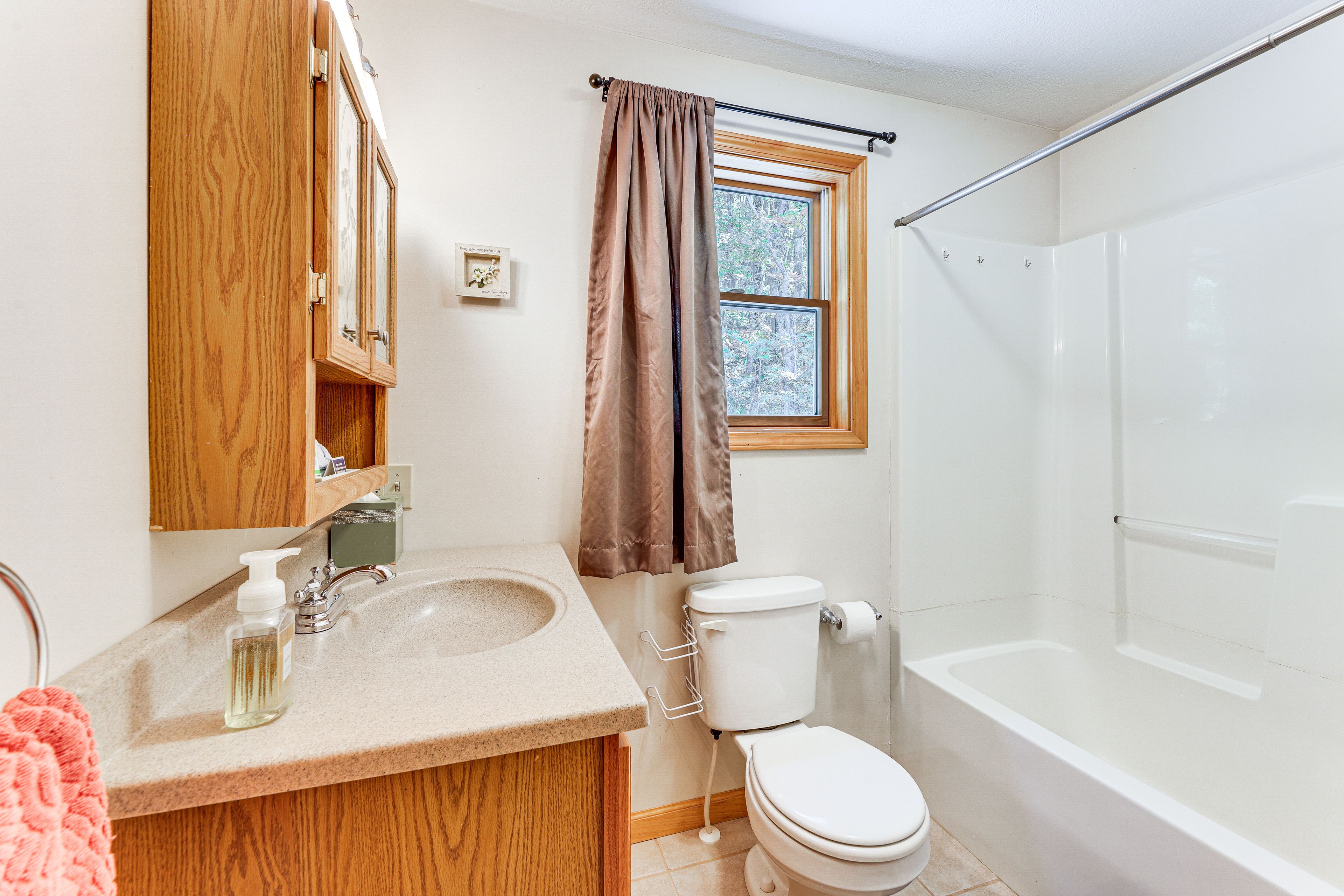 Full Bathroom | 2nd Floor