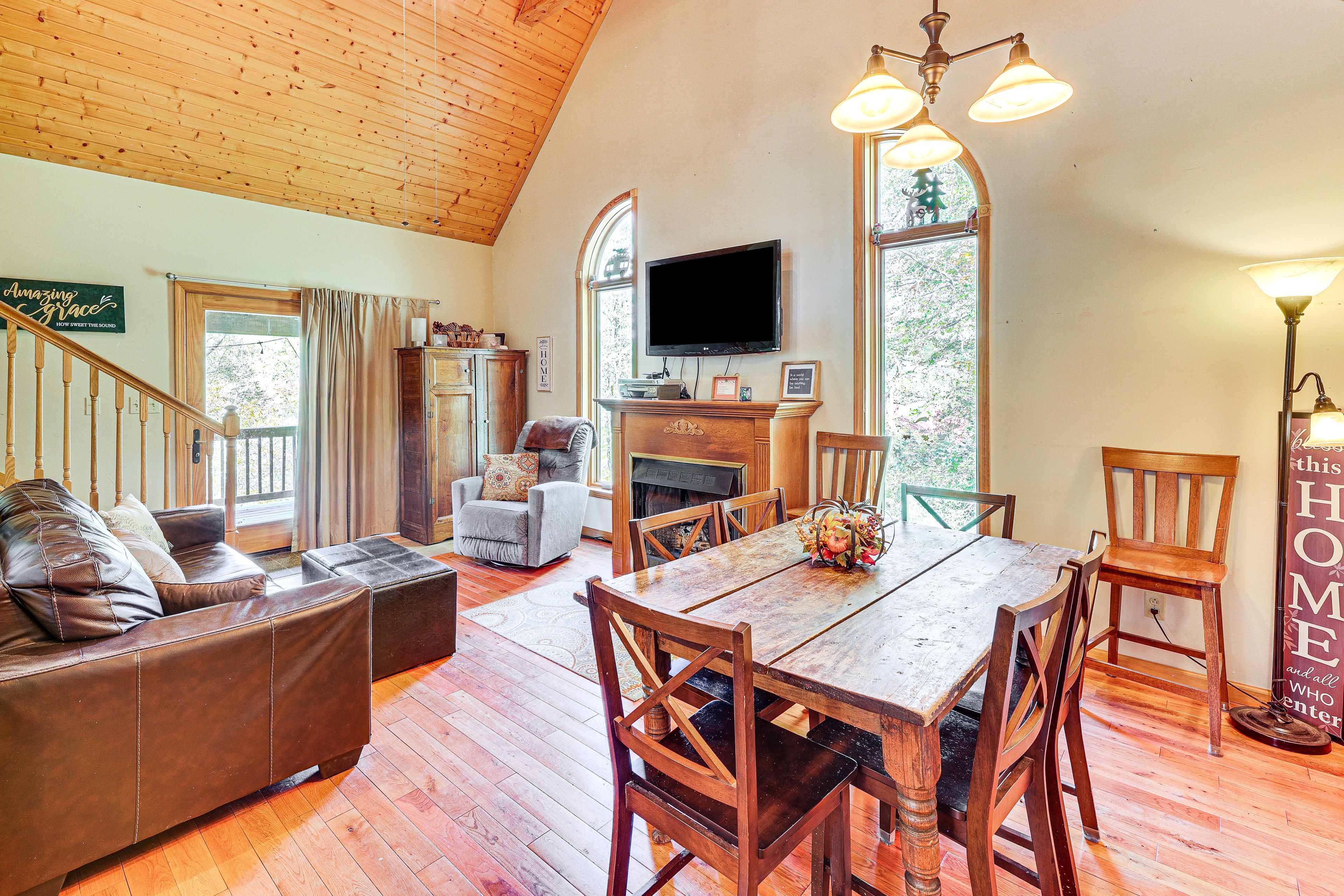 Slatyfork Vacation Rental | 2BR | 2BA | 1,000 Sq Ft | Stairs Required