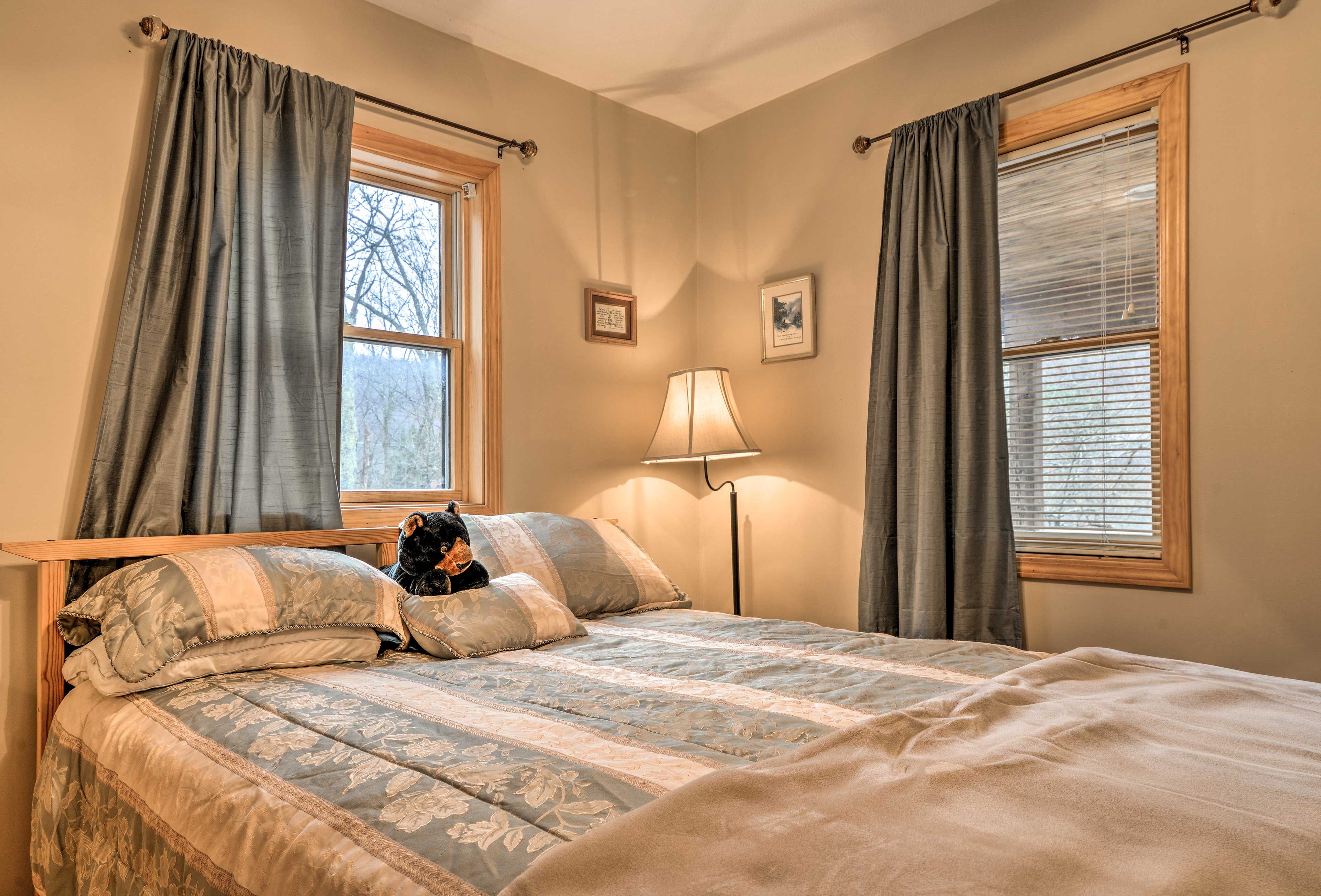 Bedroom 1 | Queen Bed | Linens Provided | En-Suite Bathroom