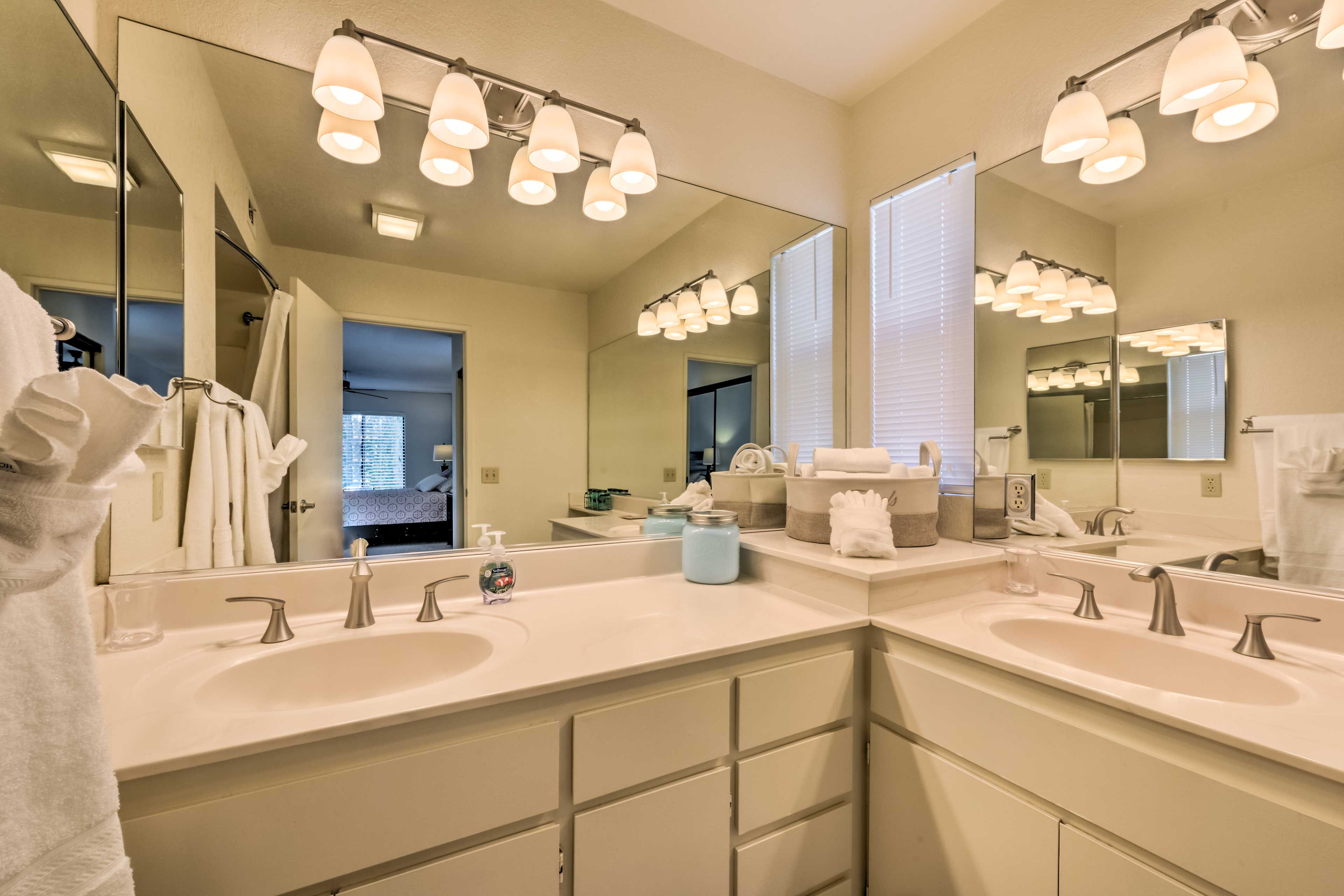 En-Suite Bathroom | Towels Provided