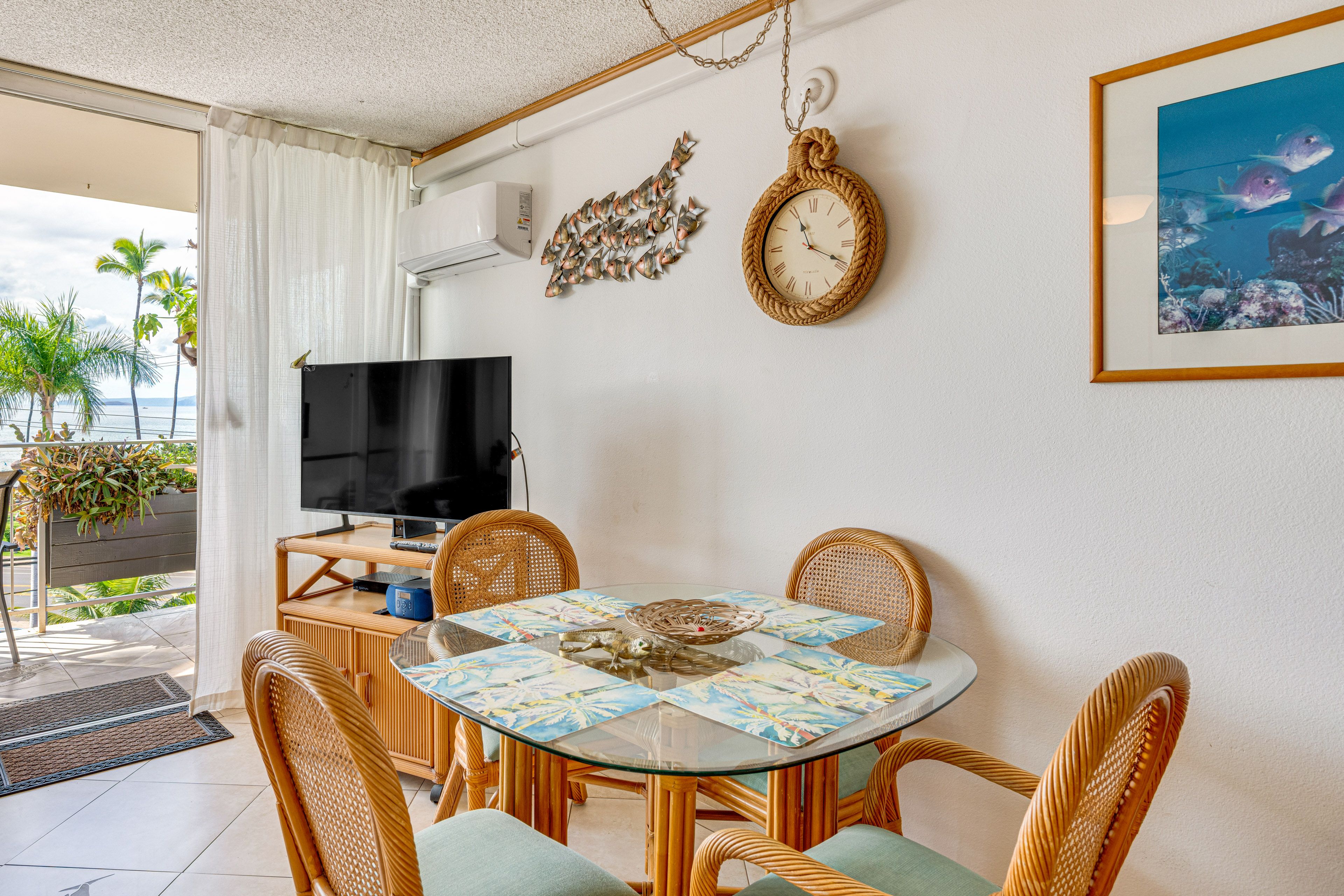 Dining Area | Dishes & Flatware Provided