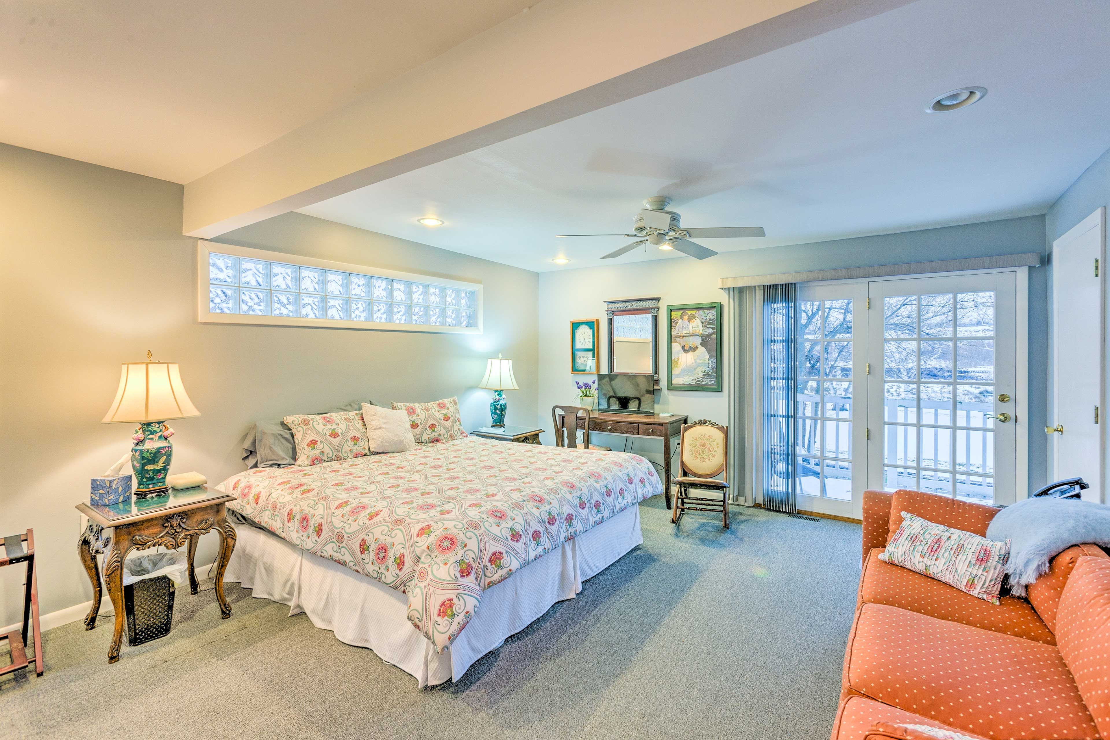 Bedroom 1 | King Bed | Ceiling Fans