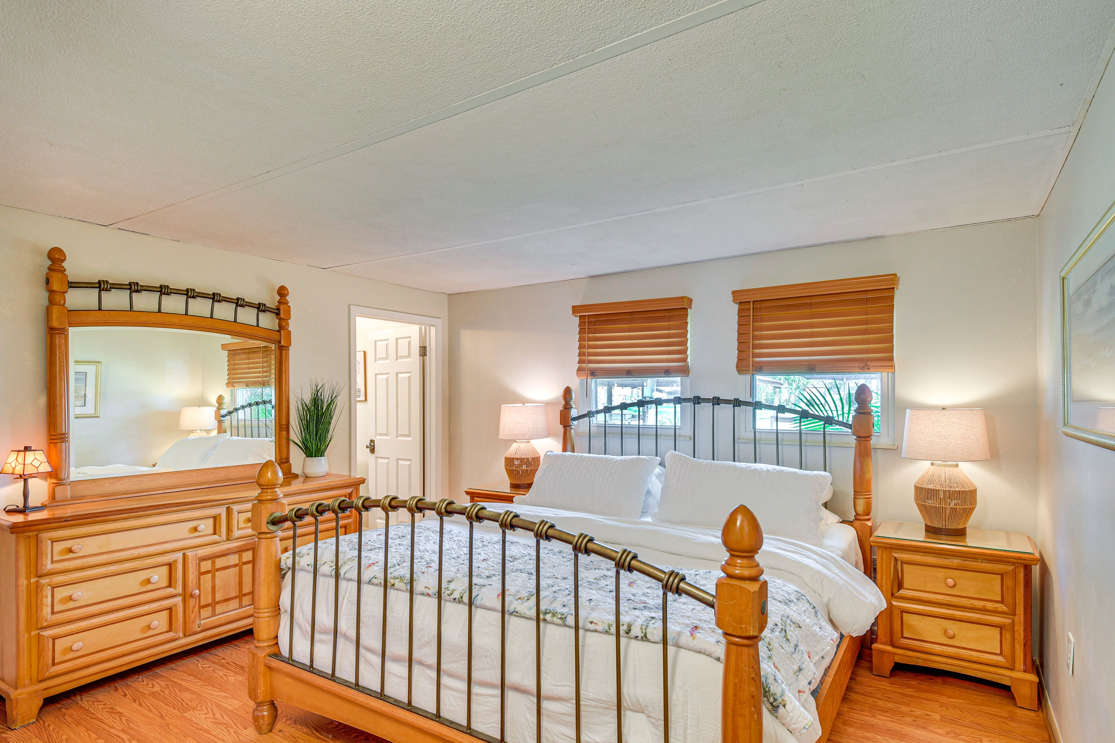 Bedroom 1 | King Bed