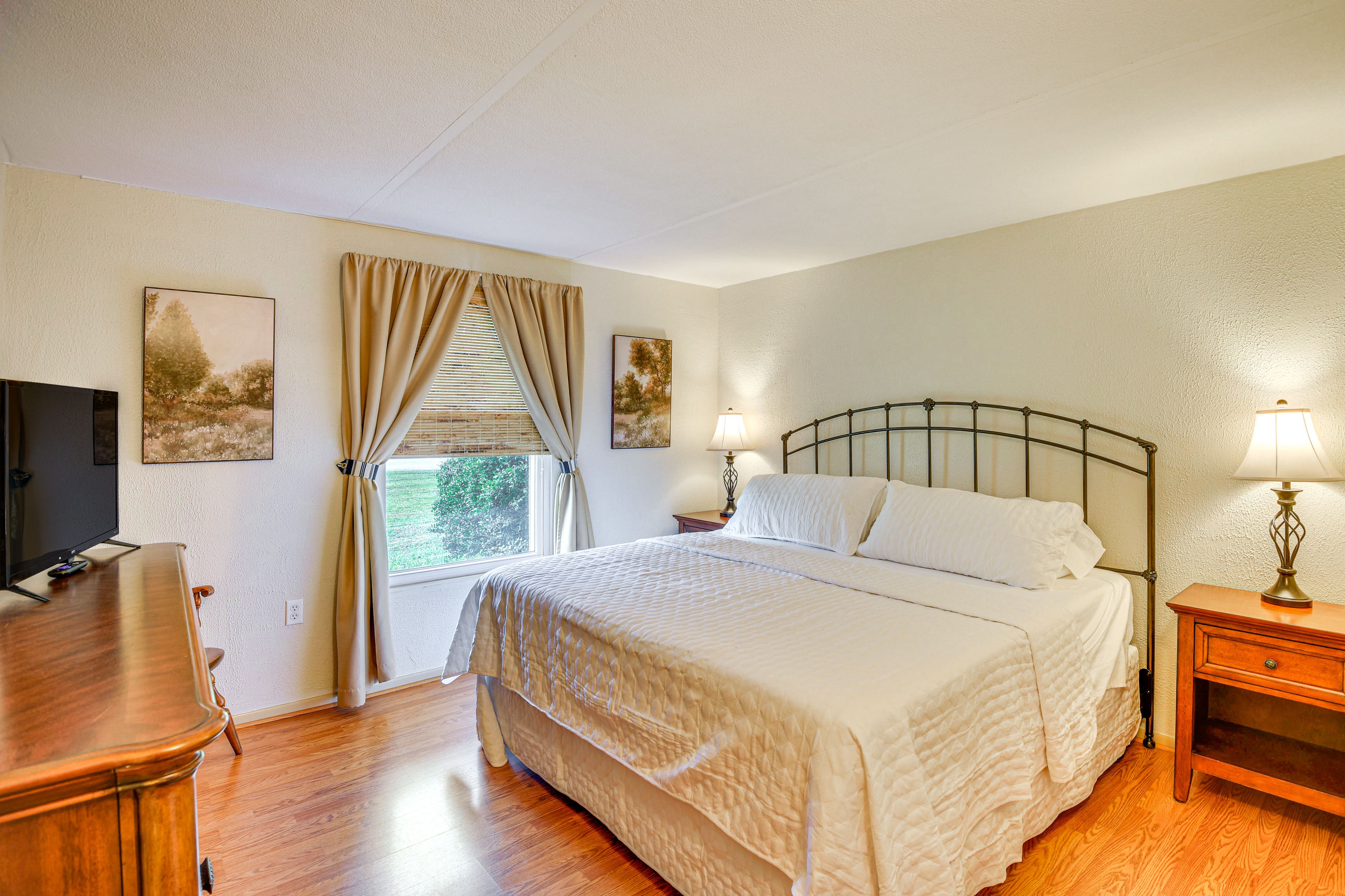 Bedroom 2 | King Bed
