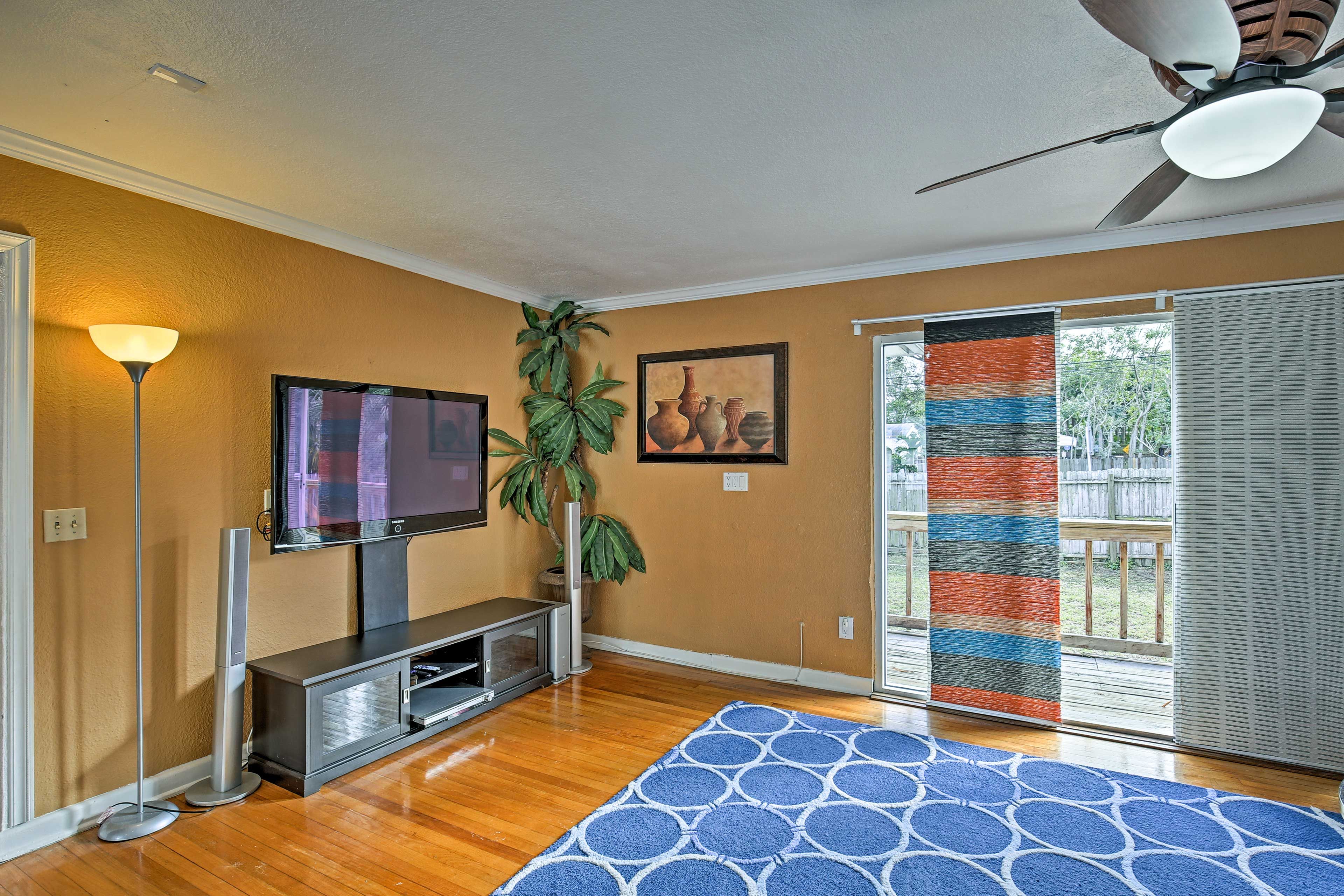 Enjoy familiar entertainment on the flat-screen cable TV equipped with Roku.