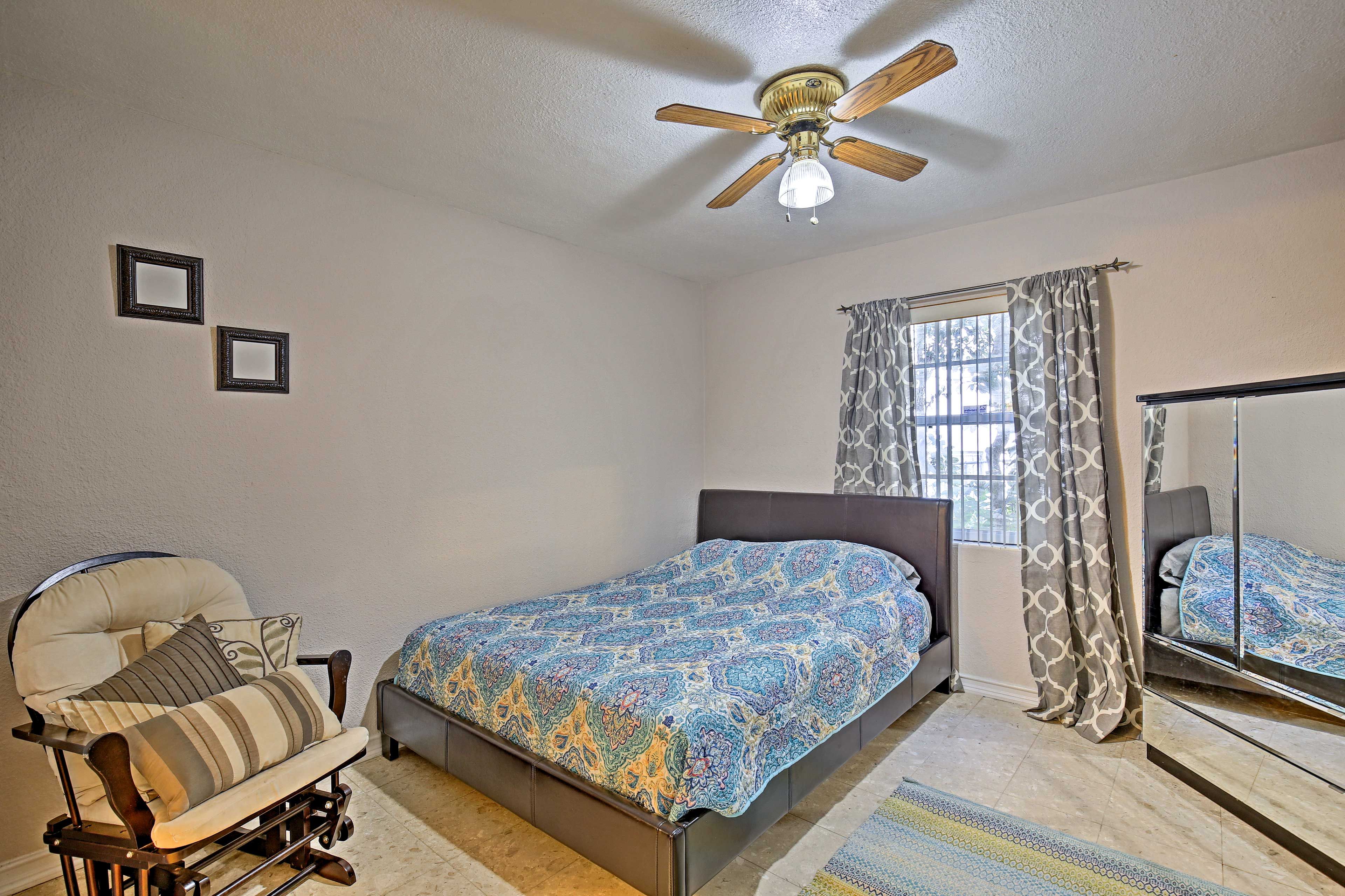 Additional guests will sleep soundly in this queen bed.