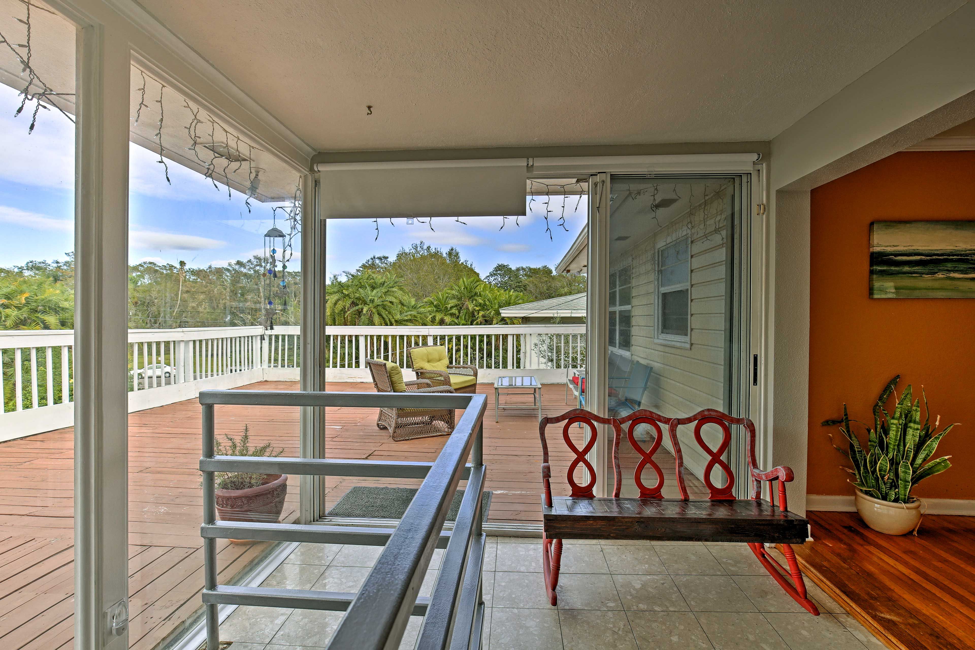 Venture outside onto the furnished deck!