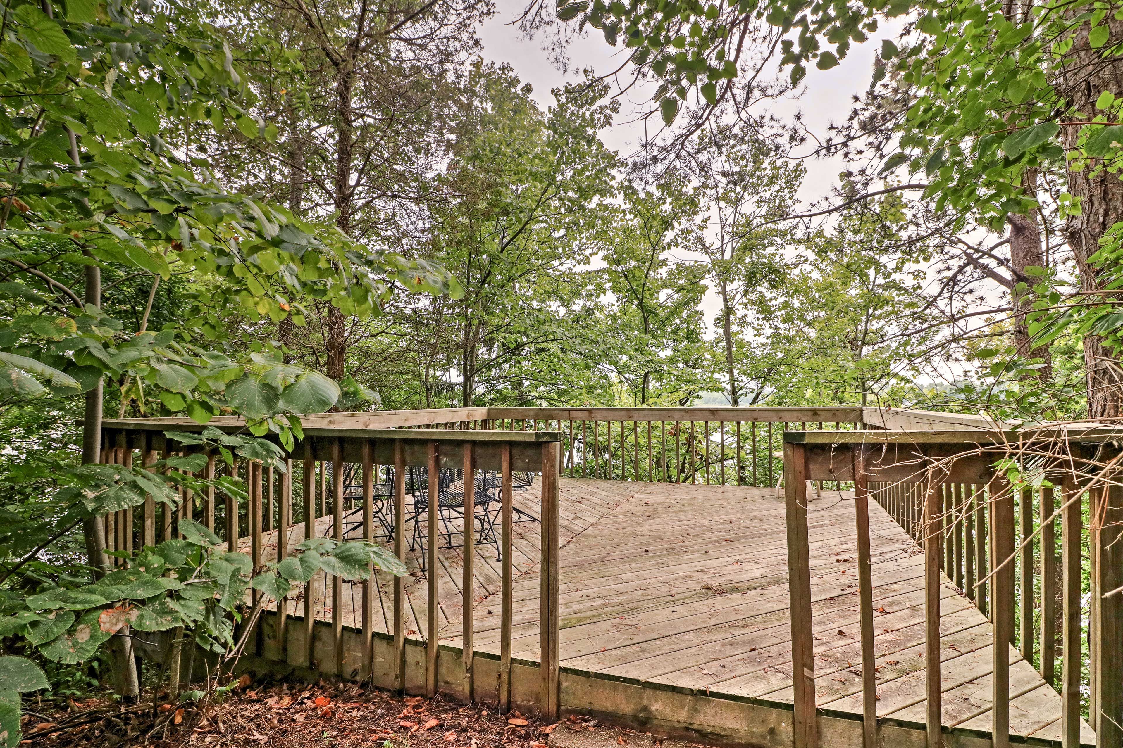 Water-Facing Deck