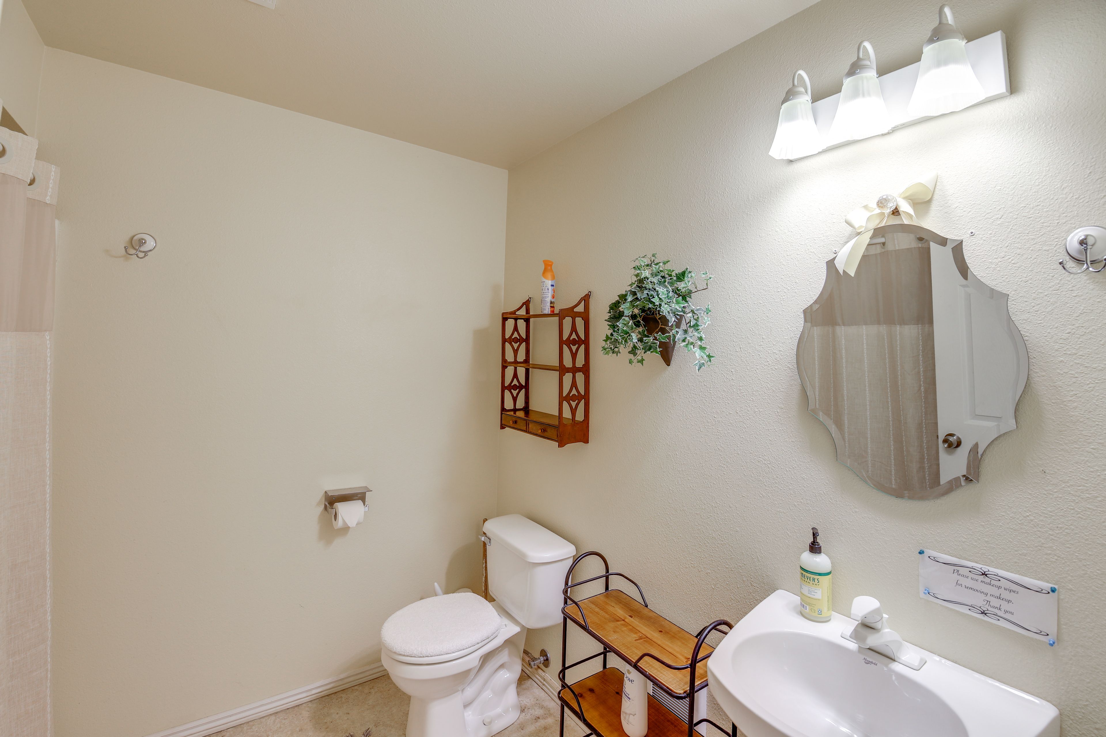 Bathroom | Basement Level