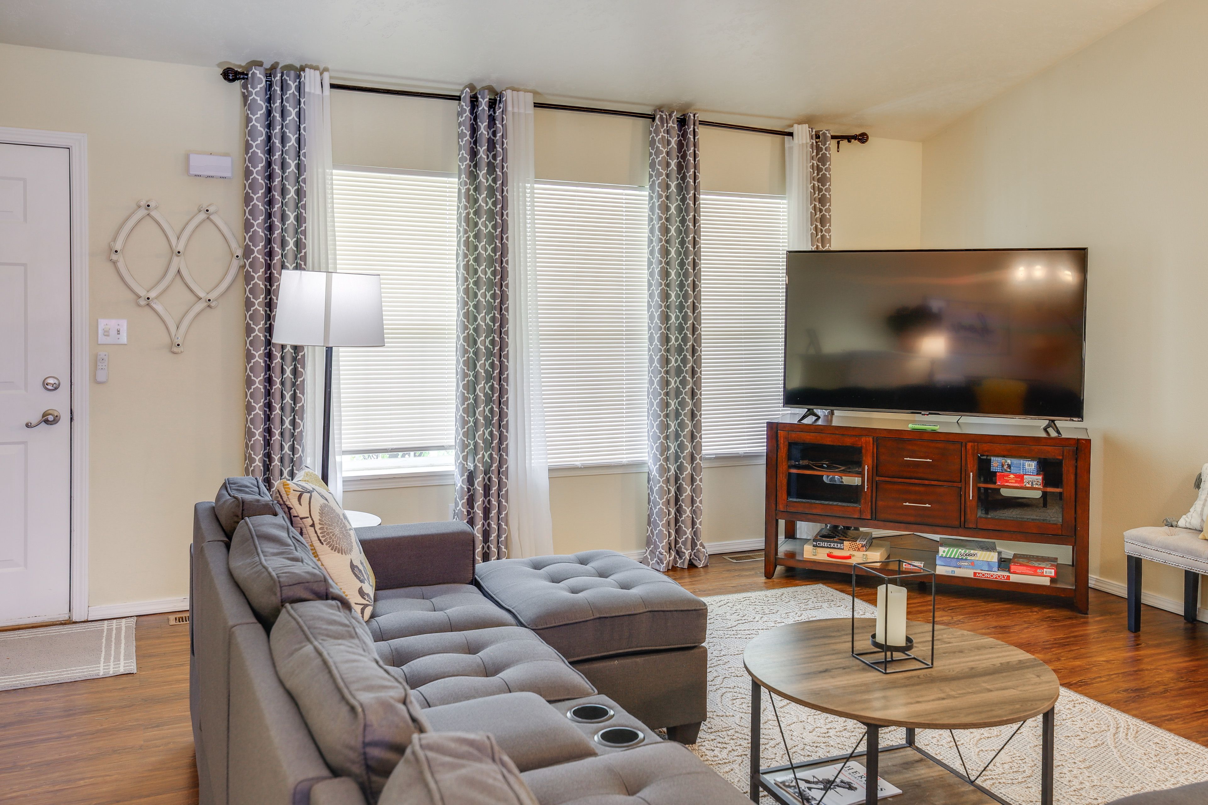 Living Room | Smart TV | Board Games | 1st Floor