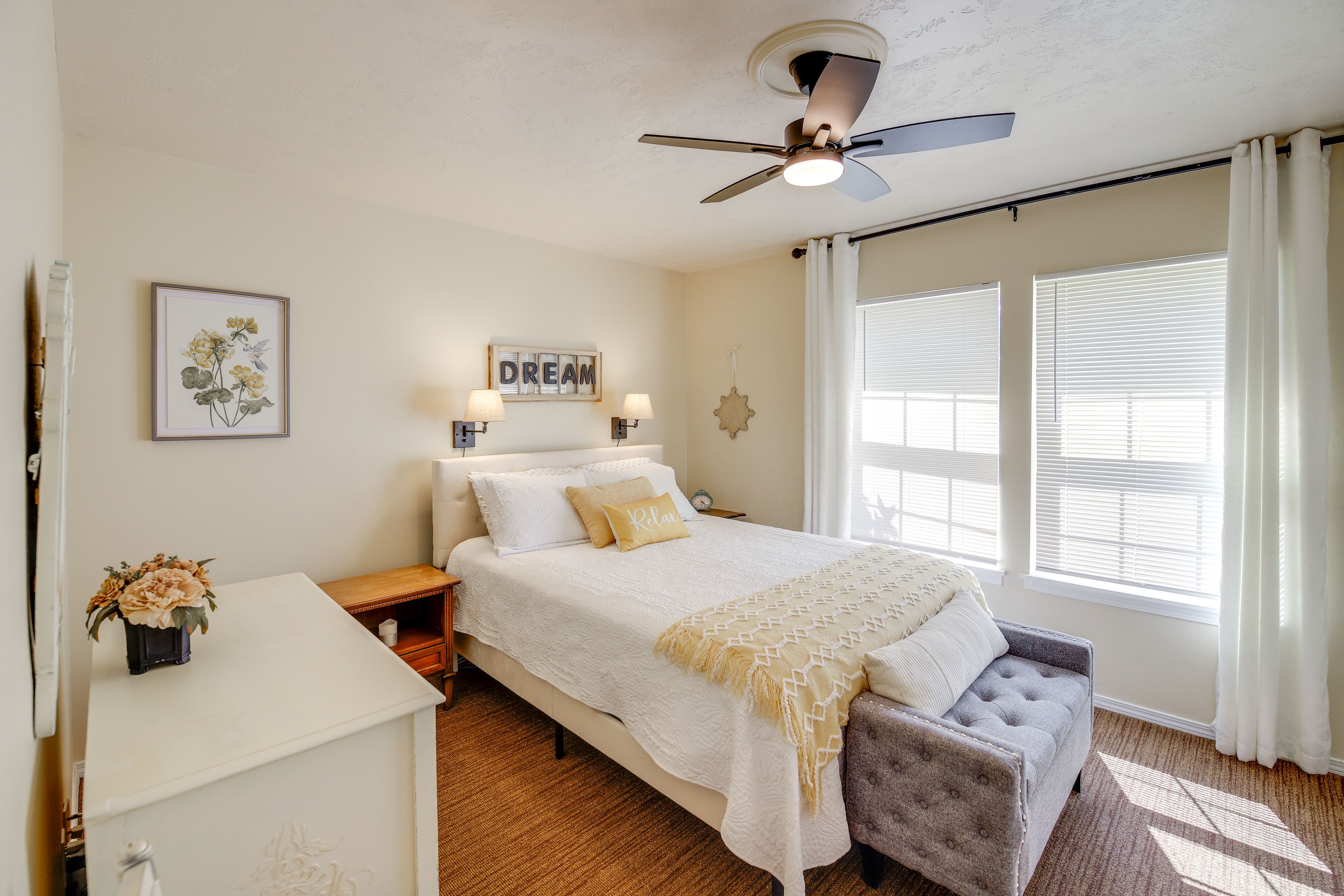 Bedroom 1 | Queen Bed | 1st Floor