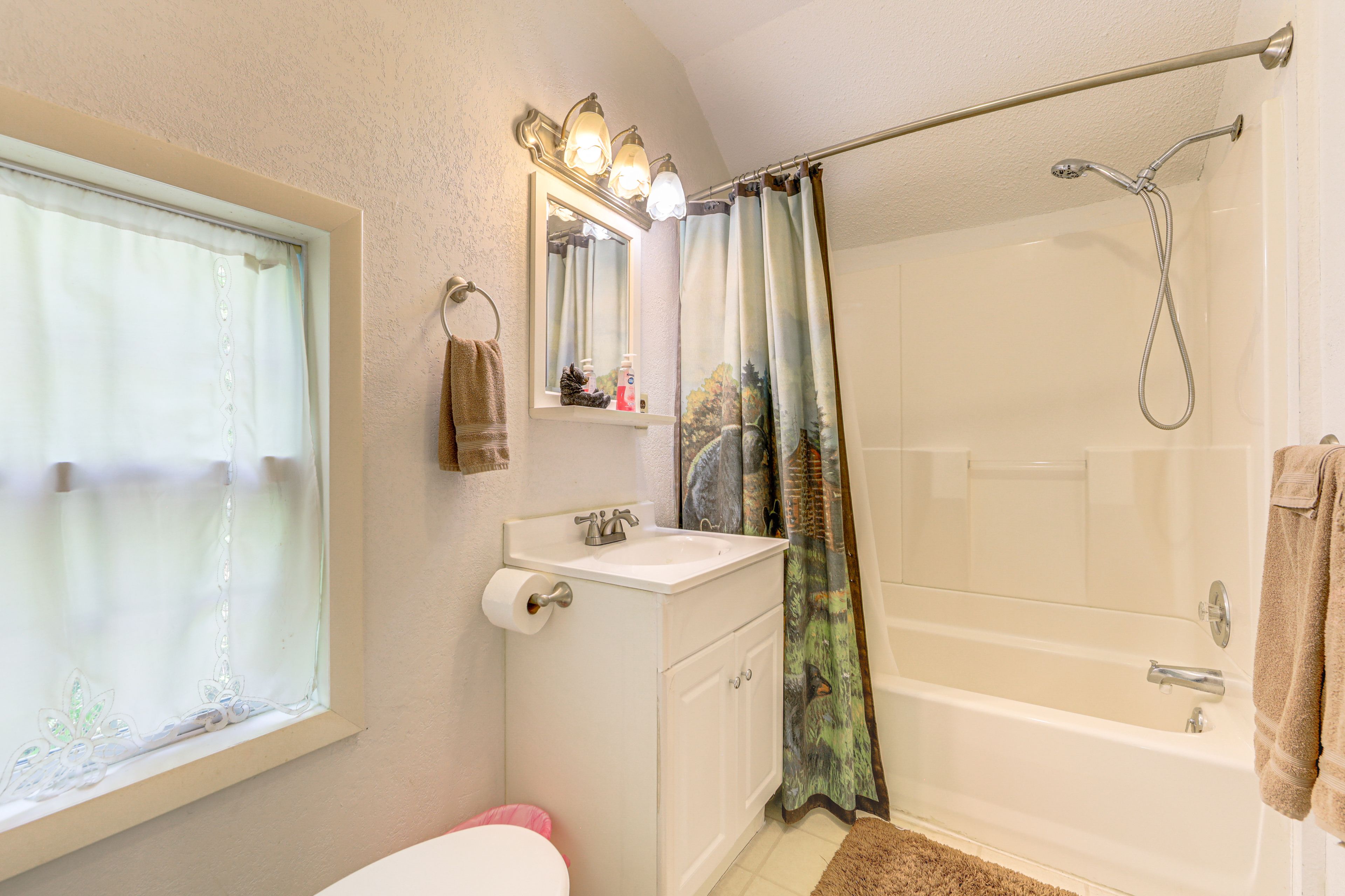En-Suite Bathroom | Towels Provided