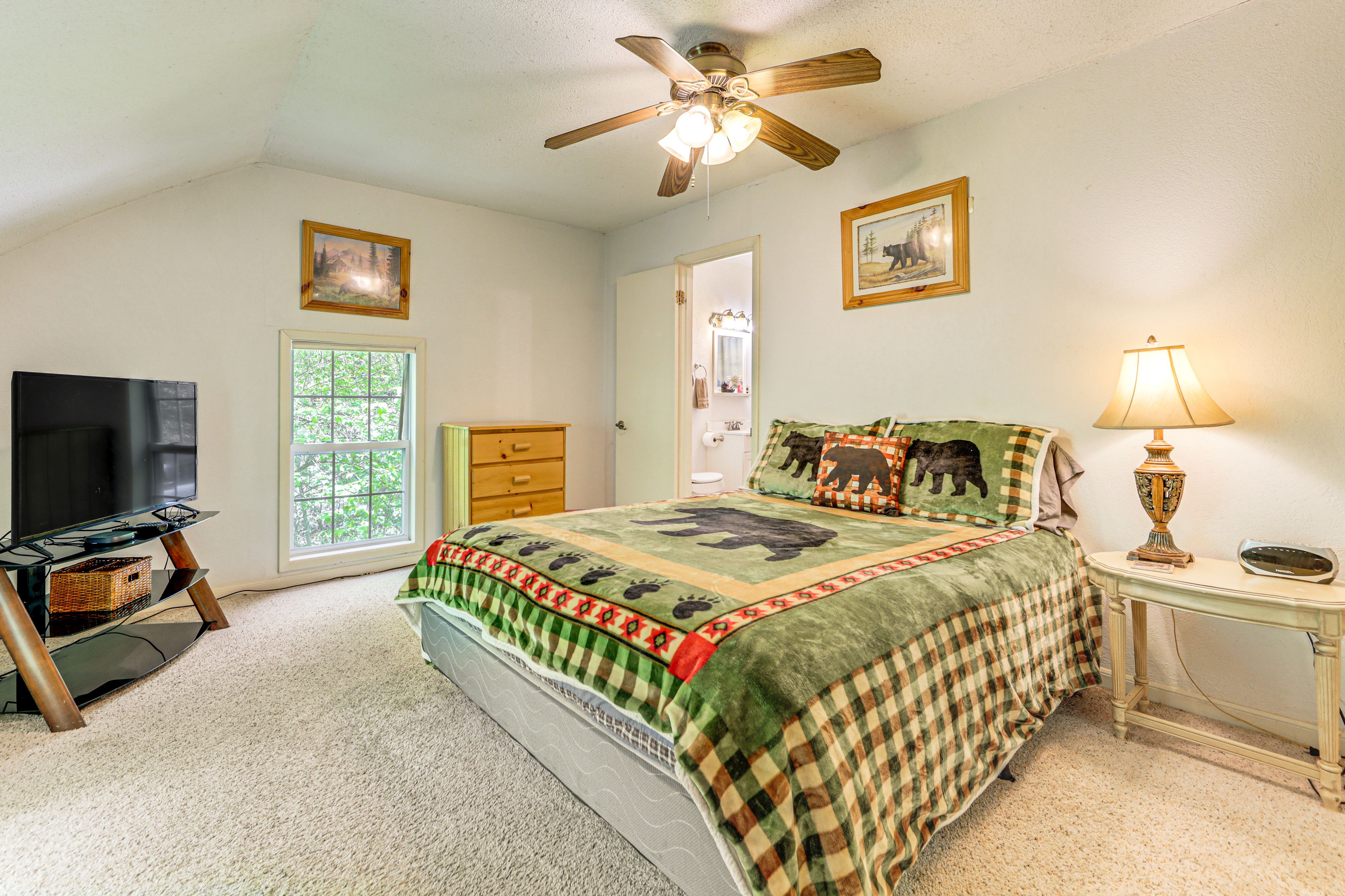 Bedroom 2 | Queen Bed