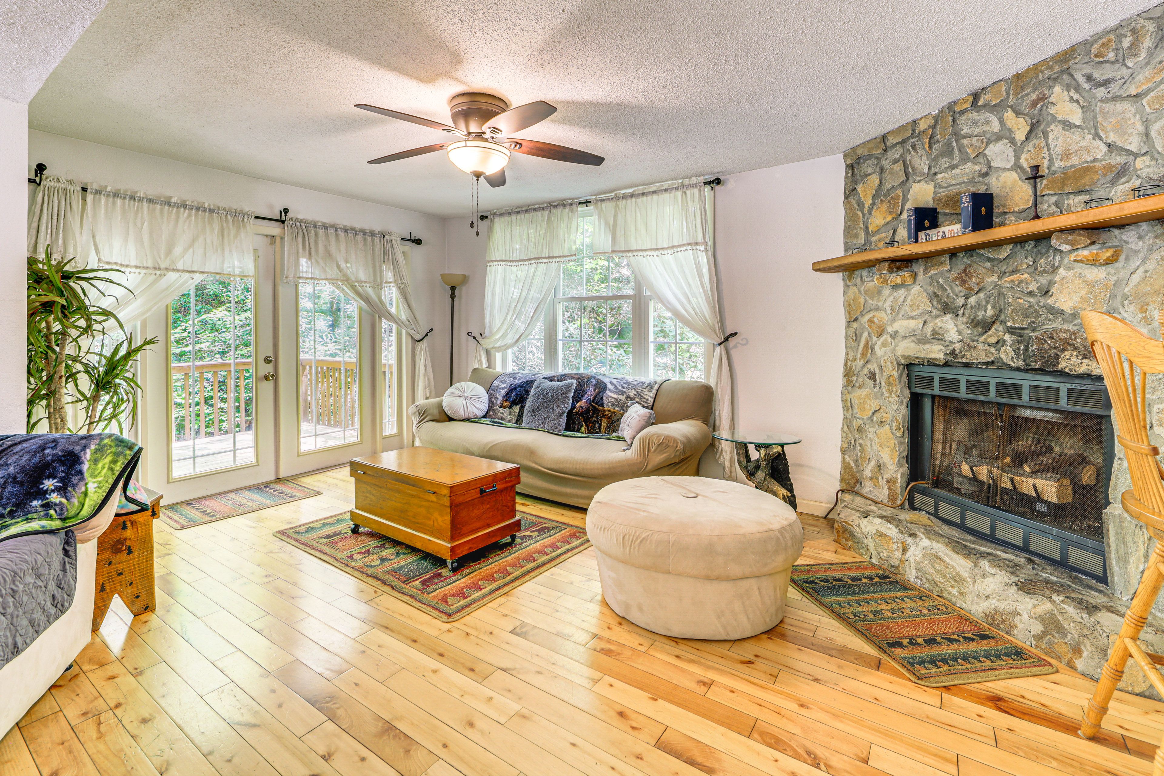 Living Room | Smart TV | Free WiFi | Window A/C | Space Heaters | Gas Fireplace