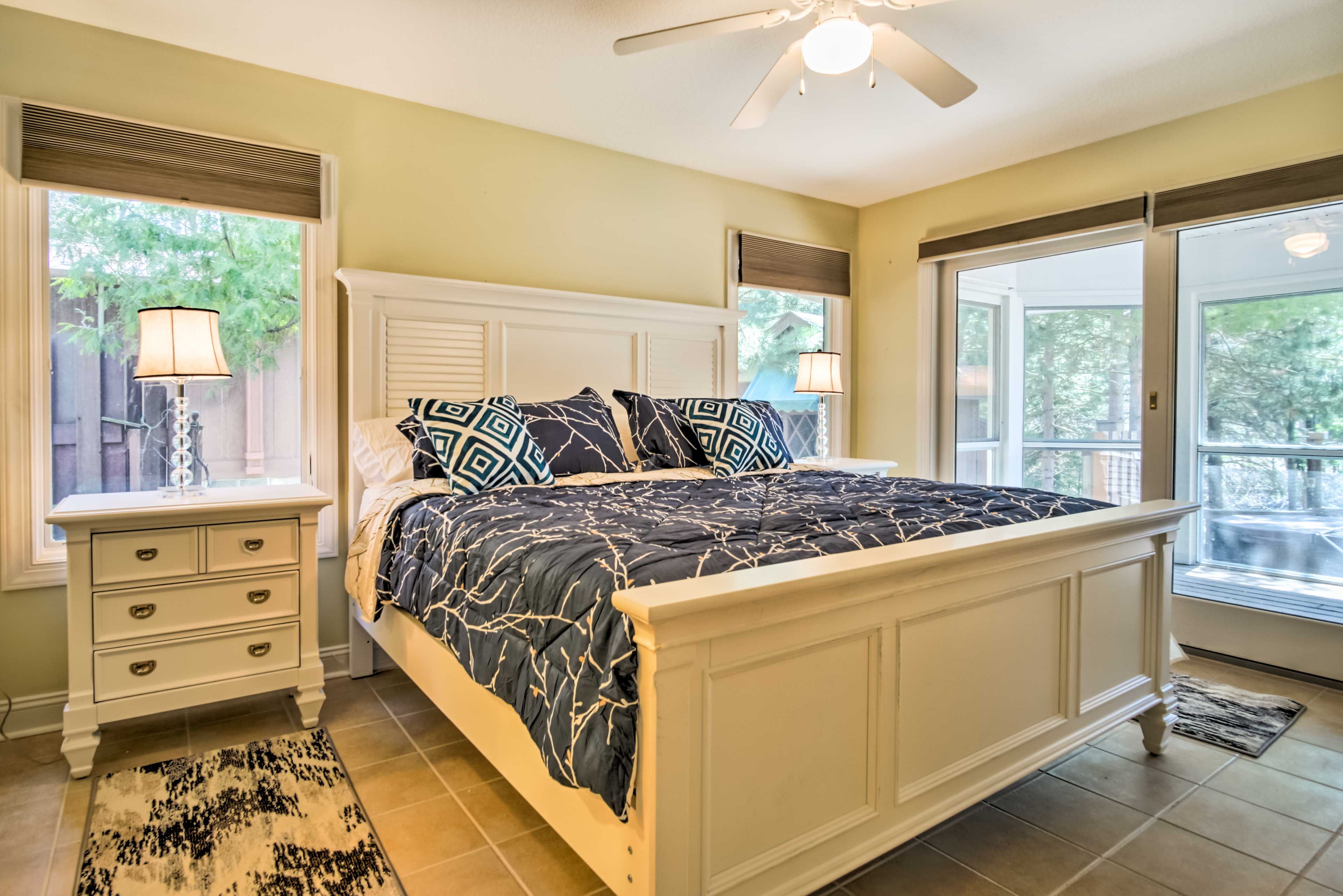 Bedroom 1 | King Bed | En-Suite Bathroom