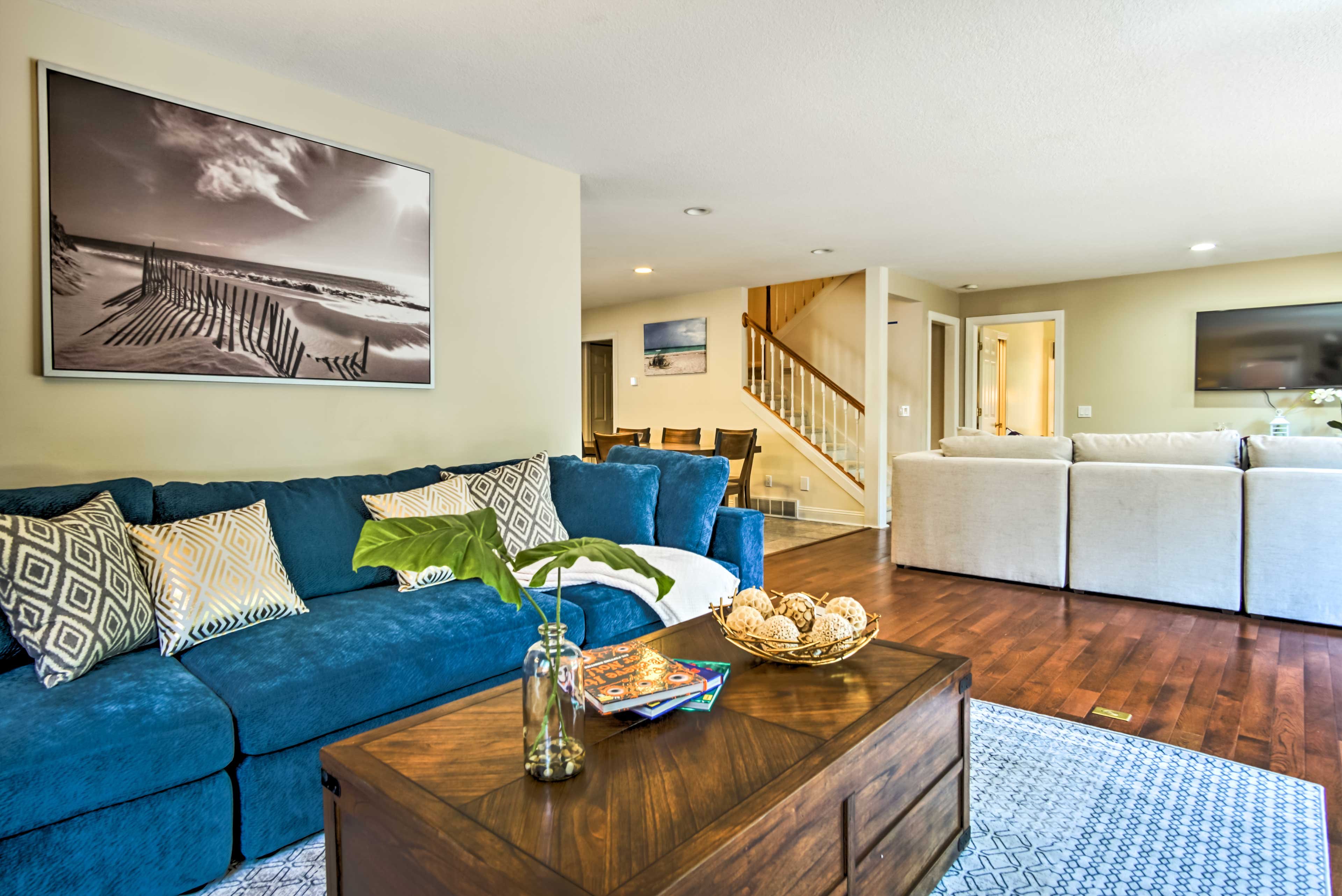 Living Room | Free WiFi | Central Heat & A/C