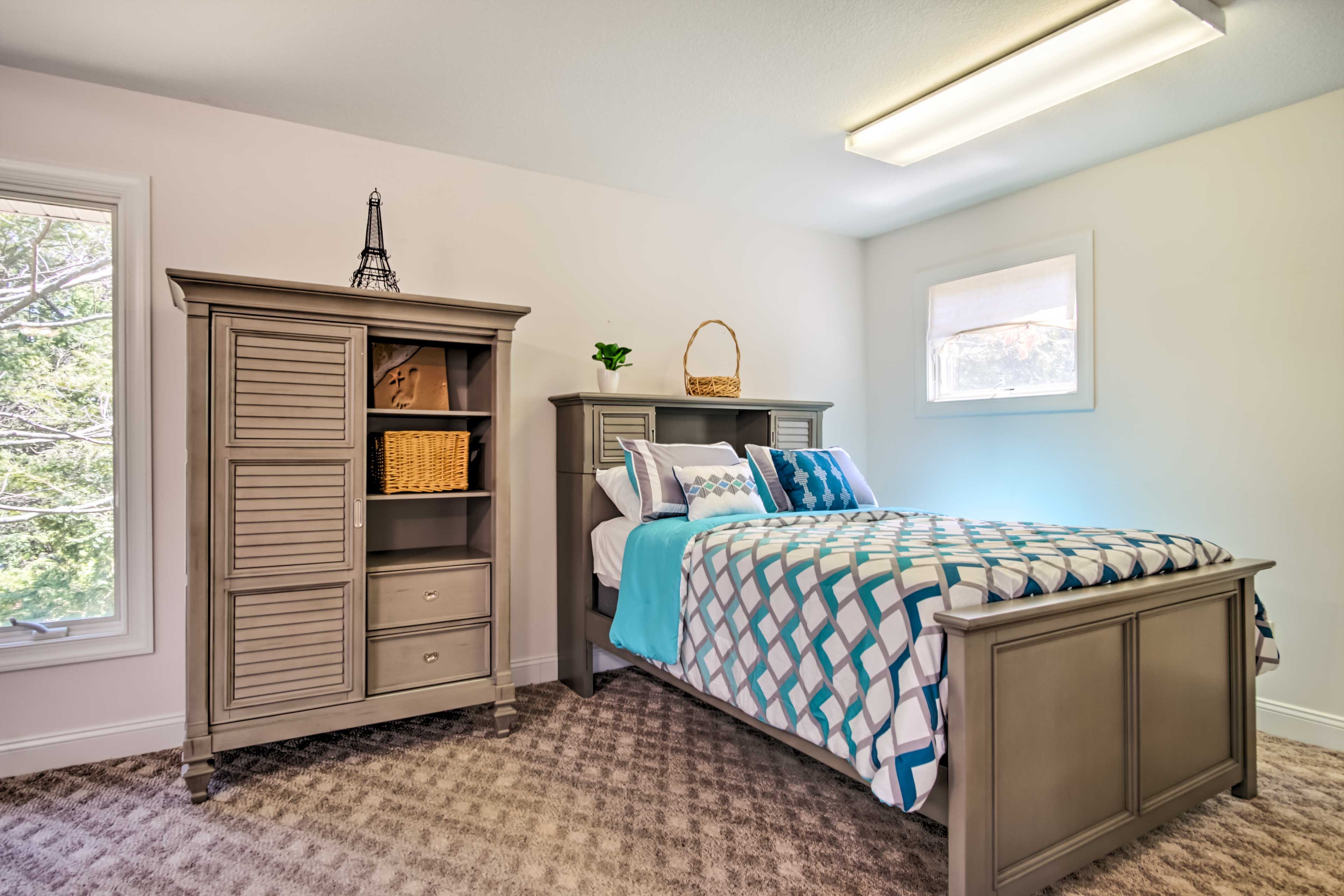 Bedroom 5 | Full Bed | 3 Twin Beds