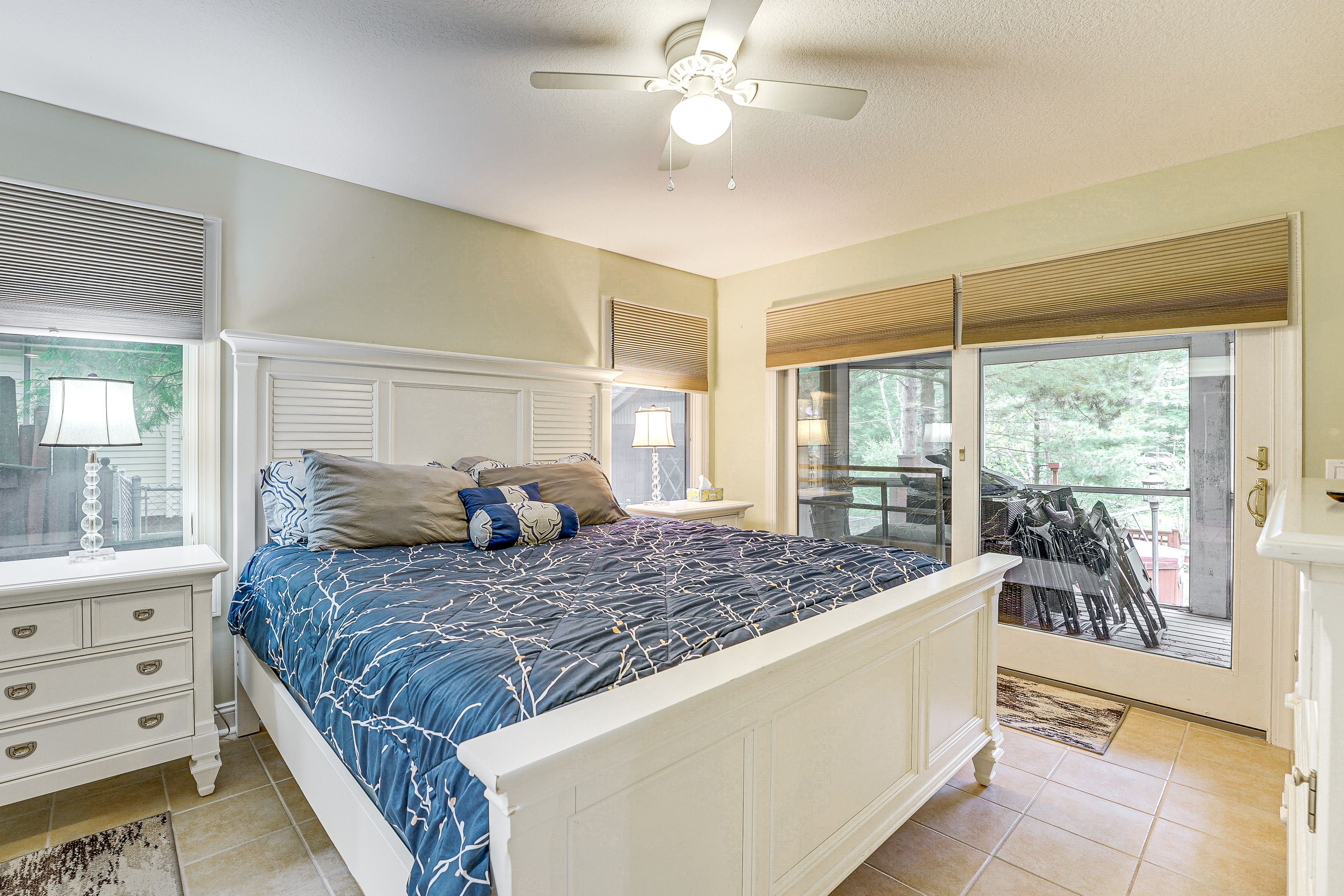 Bedroom 1 | King Bed | En-Suite Bathroom
