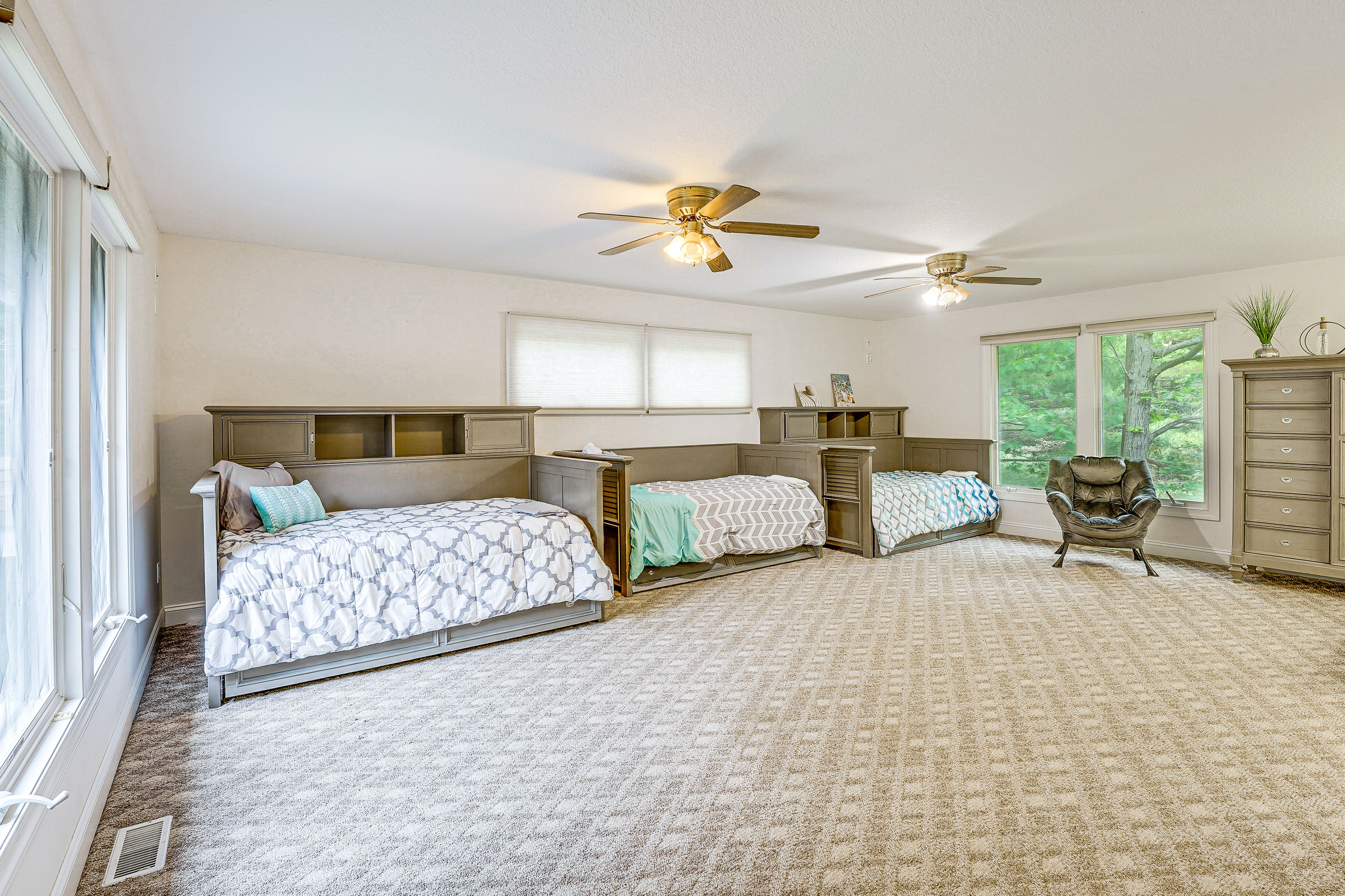 Bedroom 5 | Full Bed | 3 Twin Beds