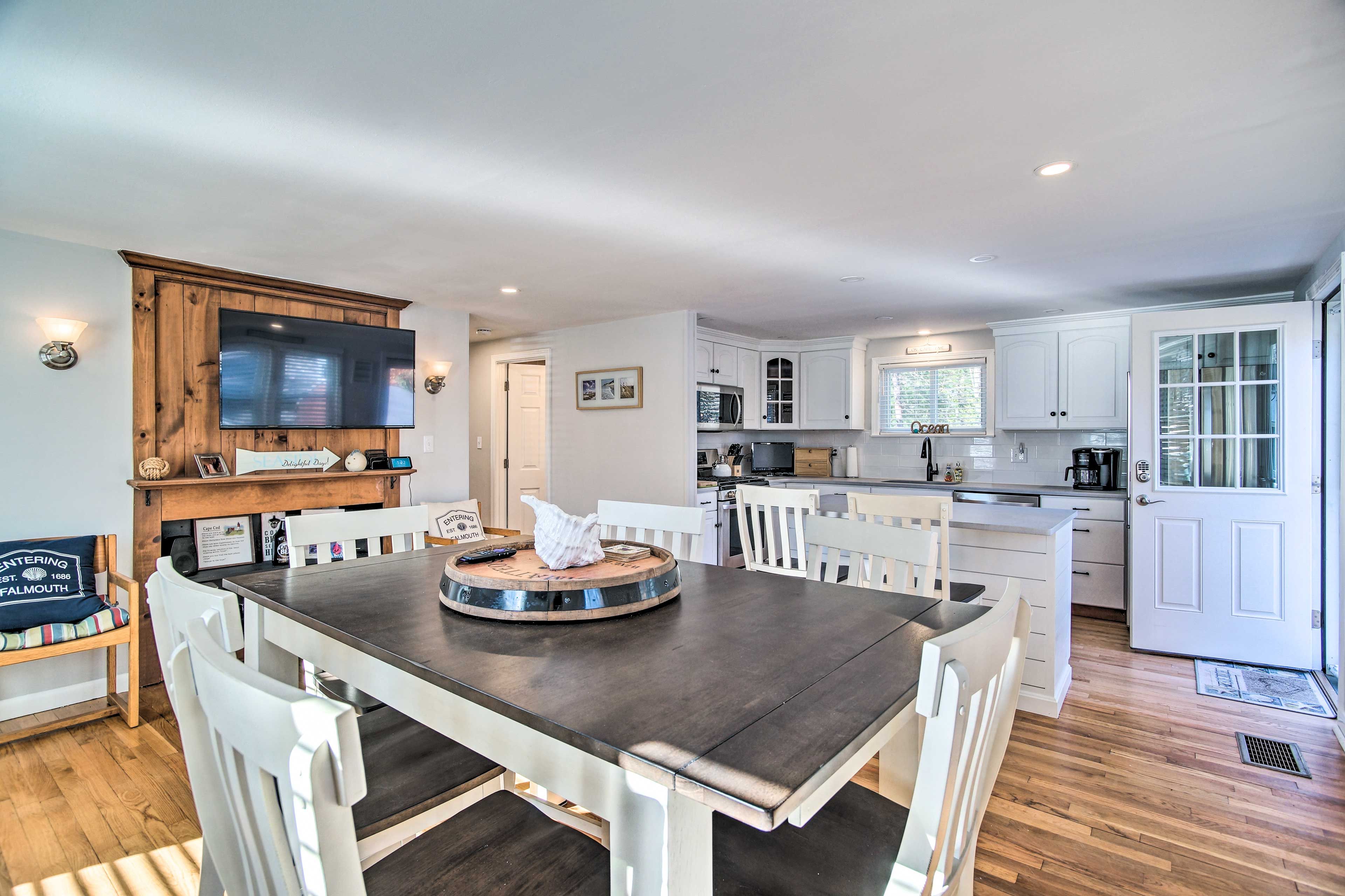 Dining Area | Dishware & Flatware