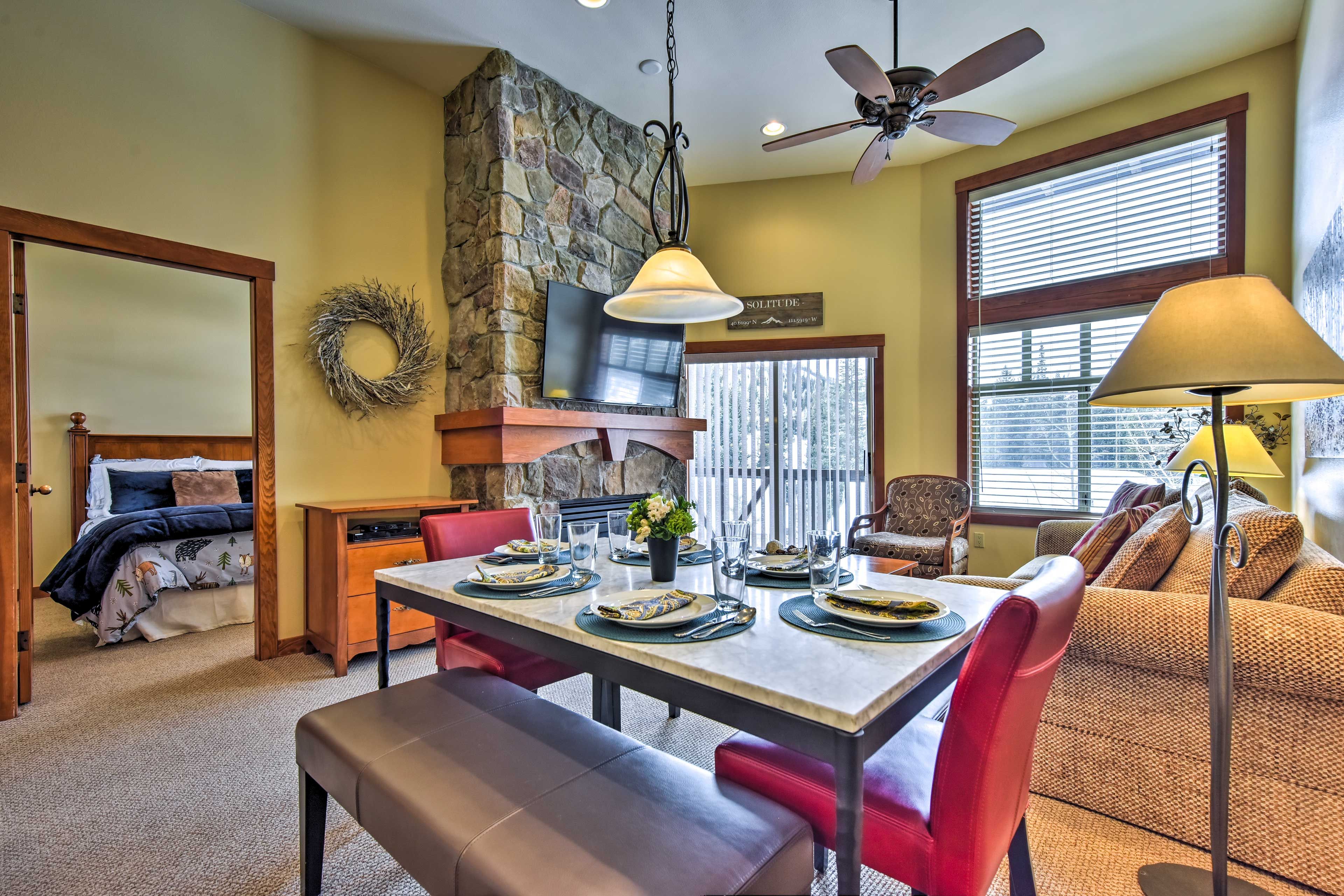 Dining Area | Dishes & Flatware Provided