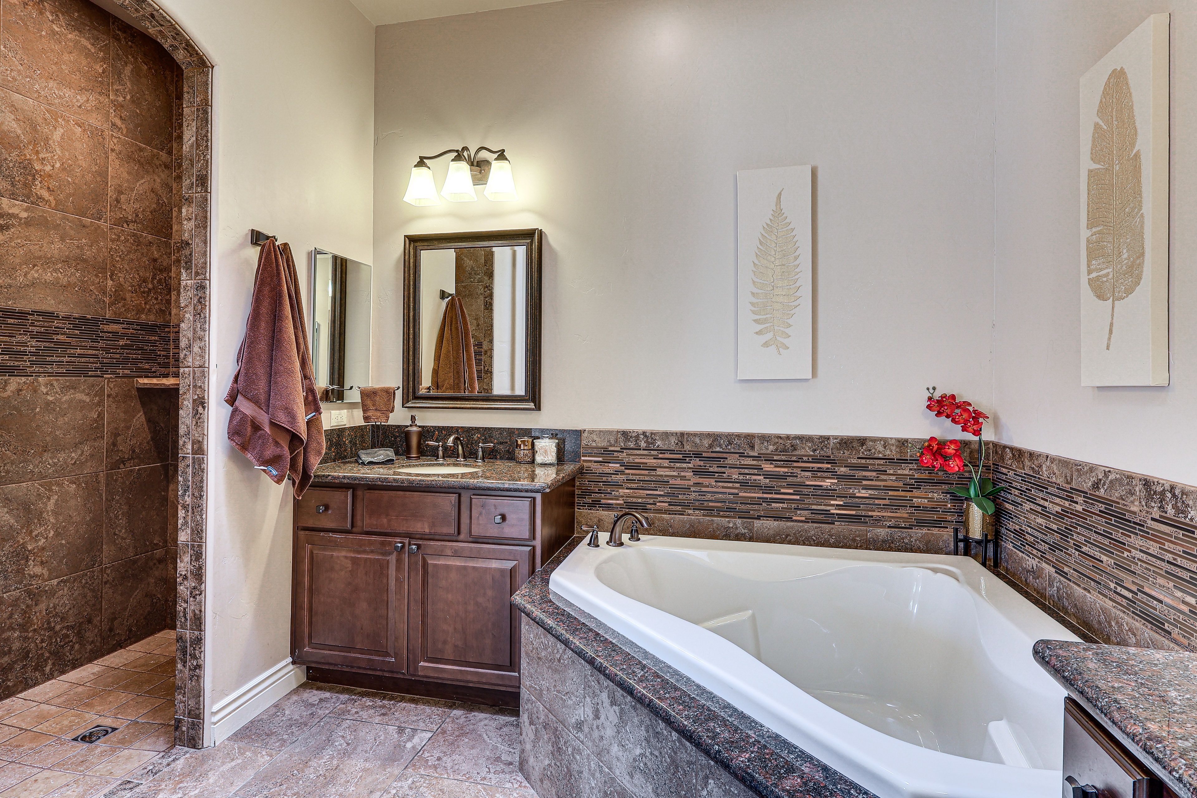 Full En-Suite Bathroom