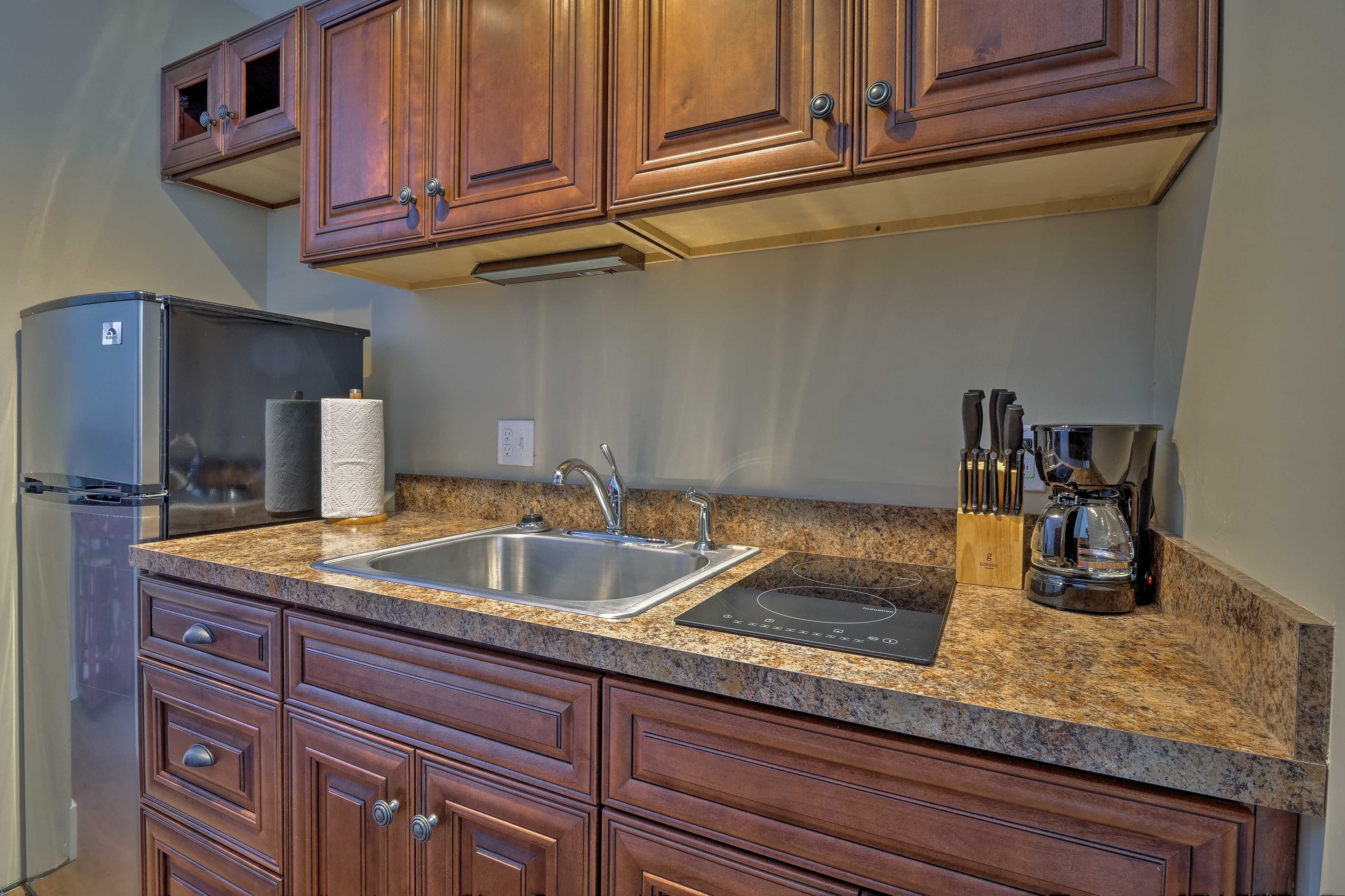 Kitchen | Cooking Basics | Coffee Maker | Paper Towels/Trash Bags Provided