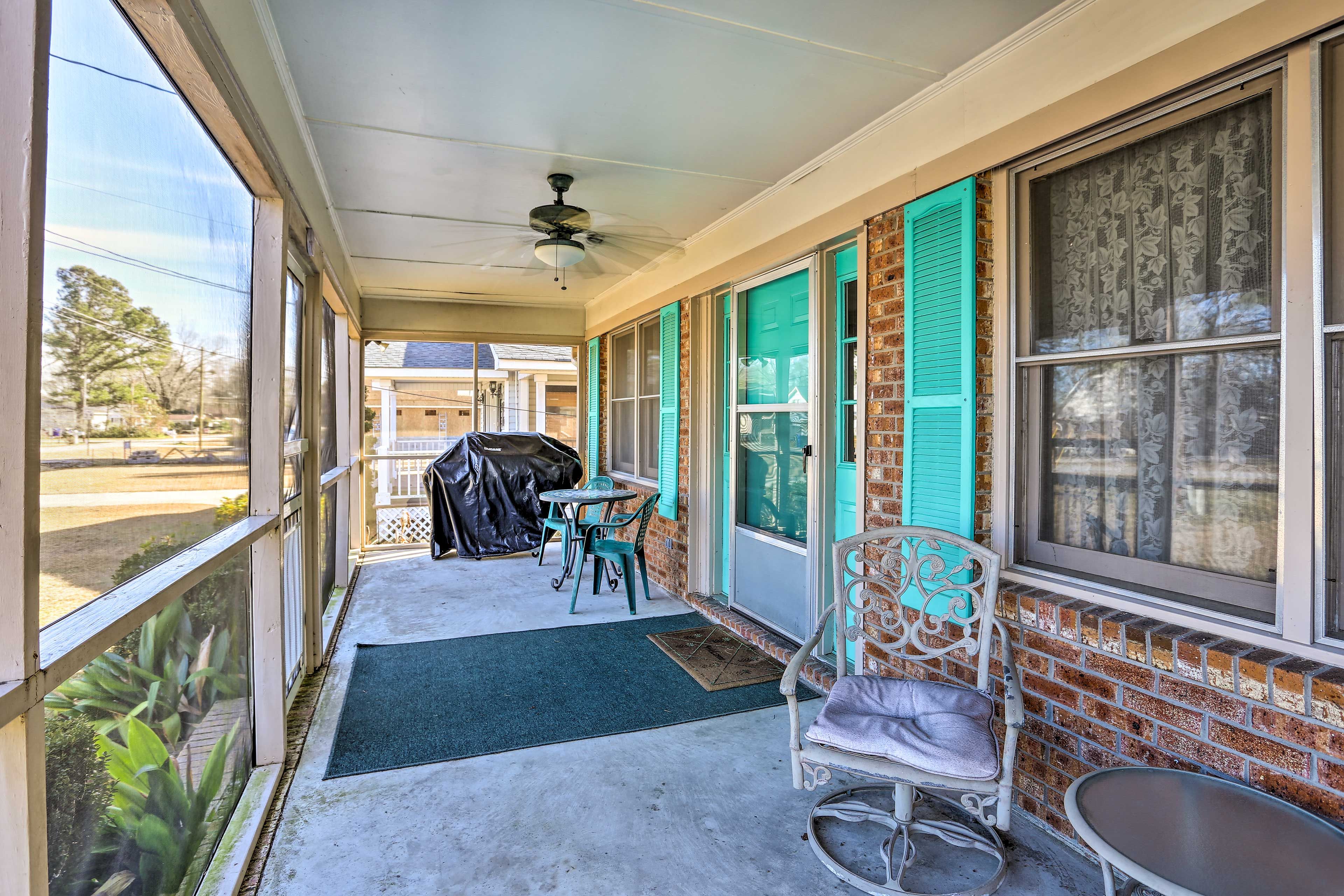 House Exterior | Screened Porch | Gas Grill
