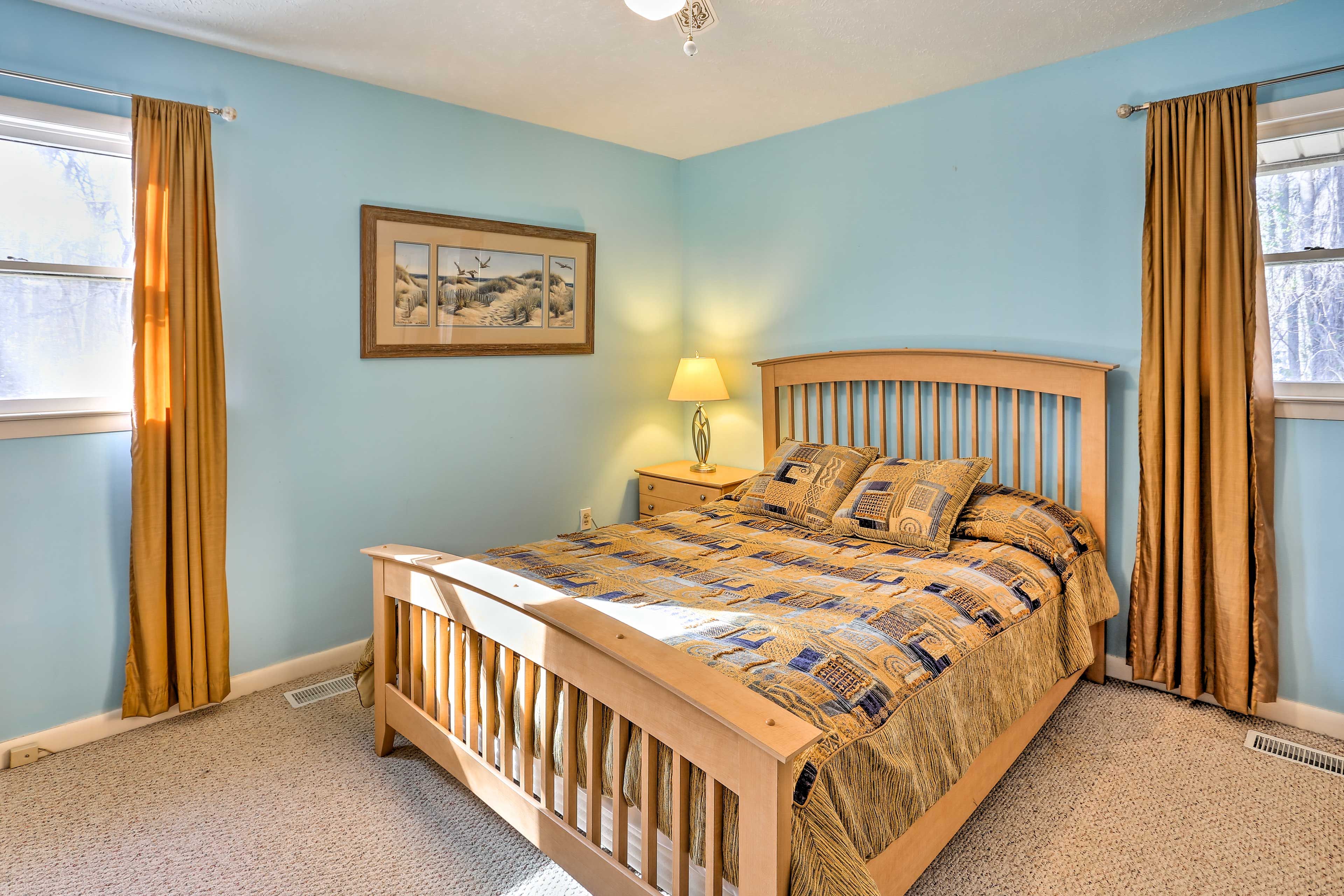 Bedroom 1 | Queen Bed