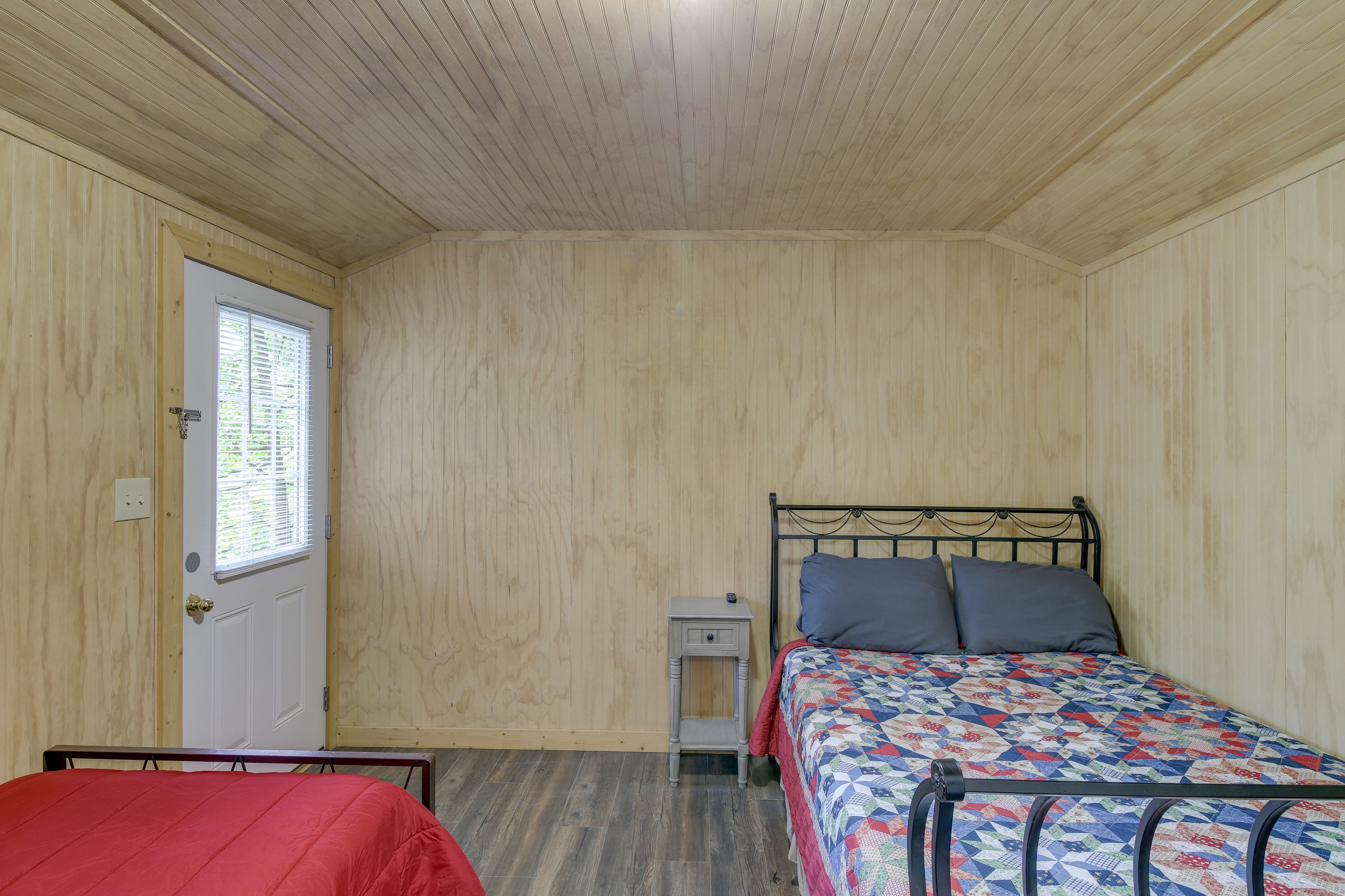 Bedroom | Full Bed | Twin Bed | Smart TV