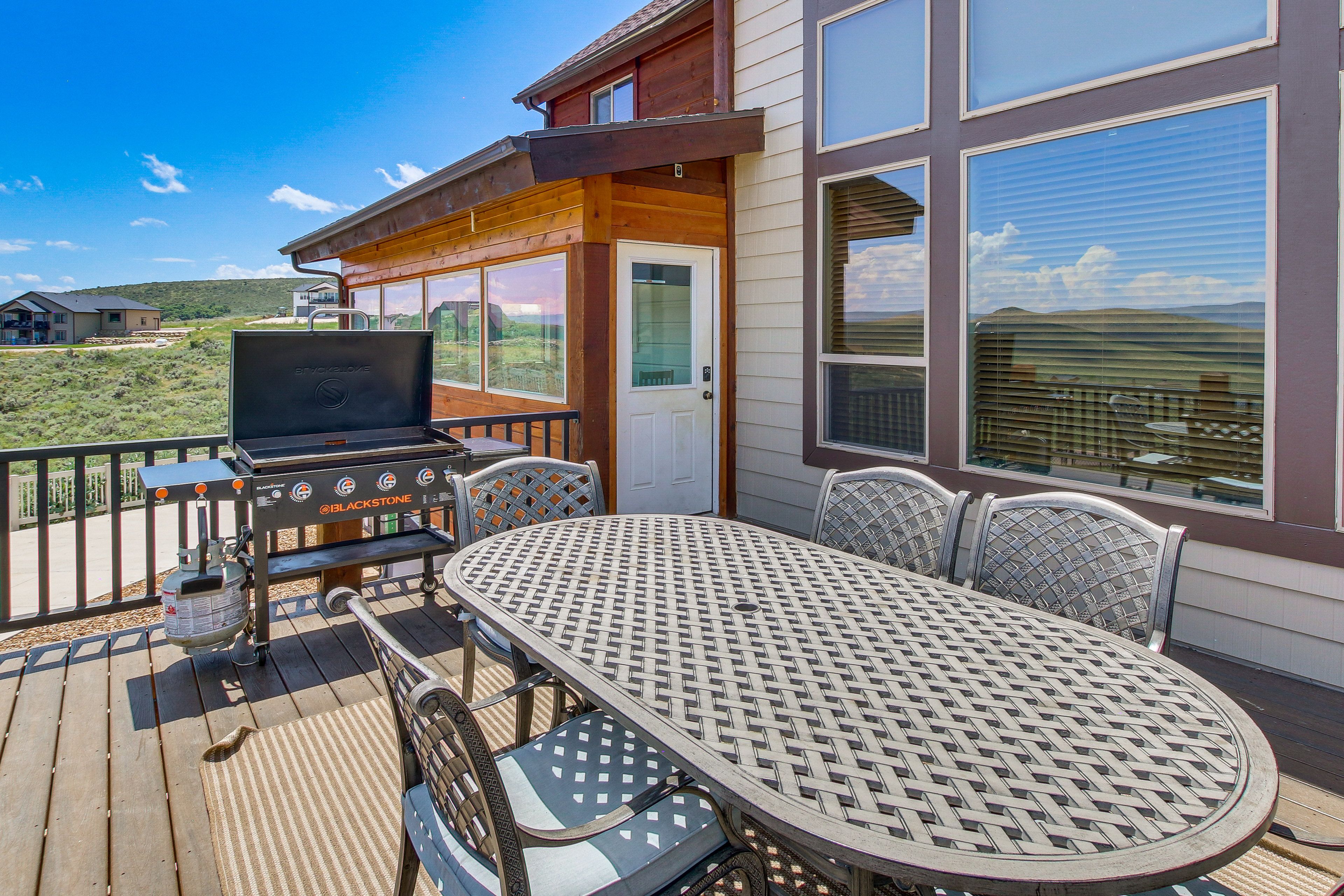 Furnished Deck | Outdoor Dining