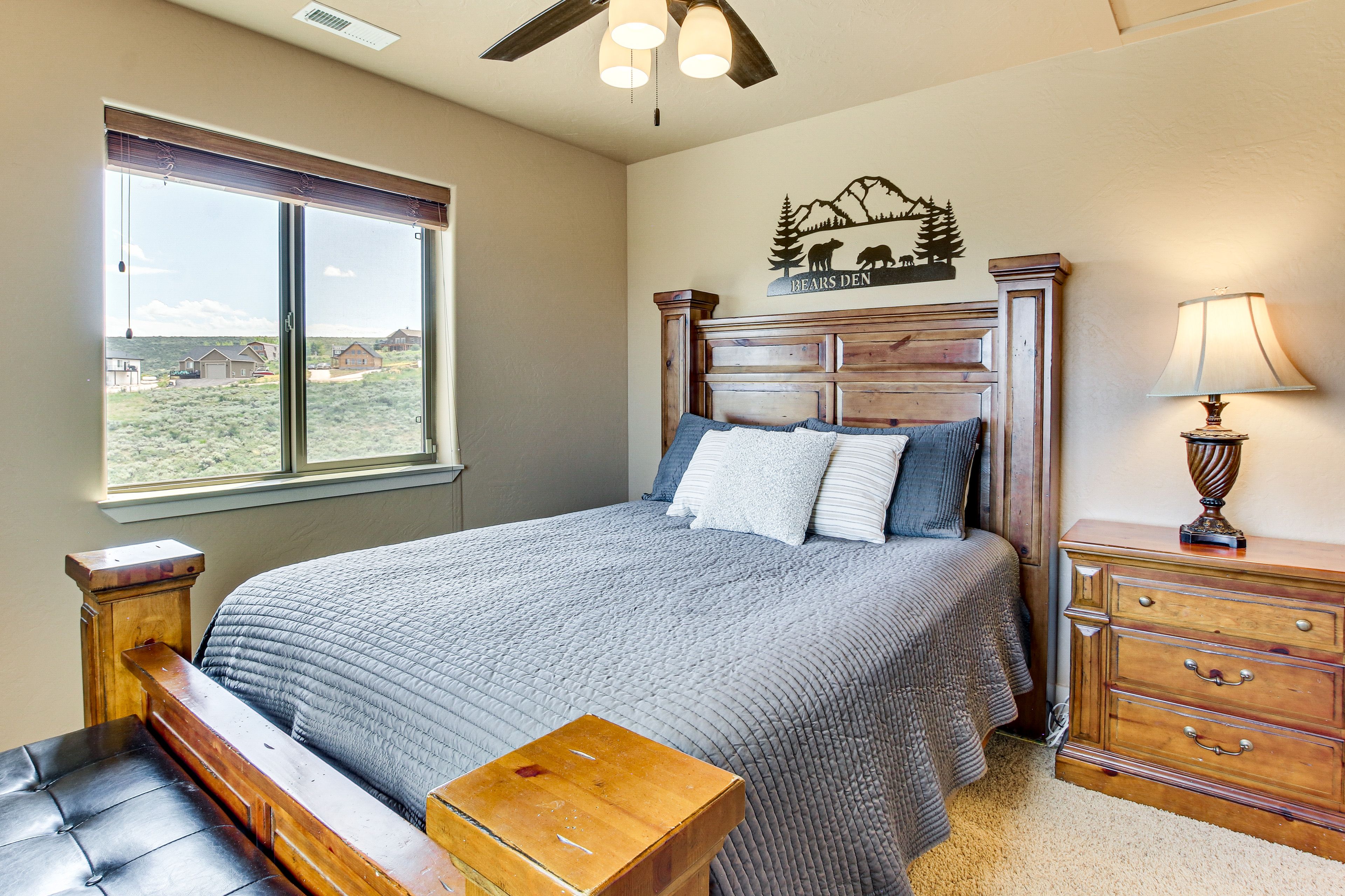 Bedroom 2 | Queen Bed